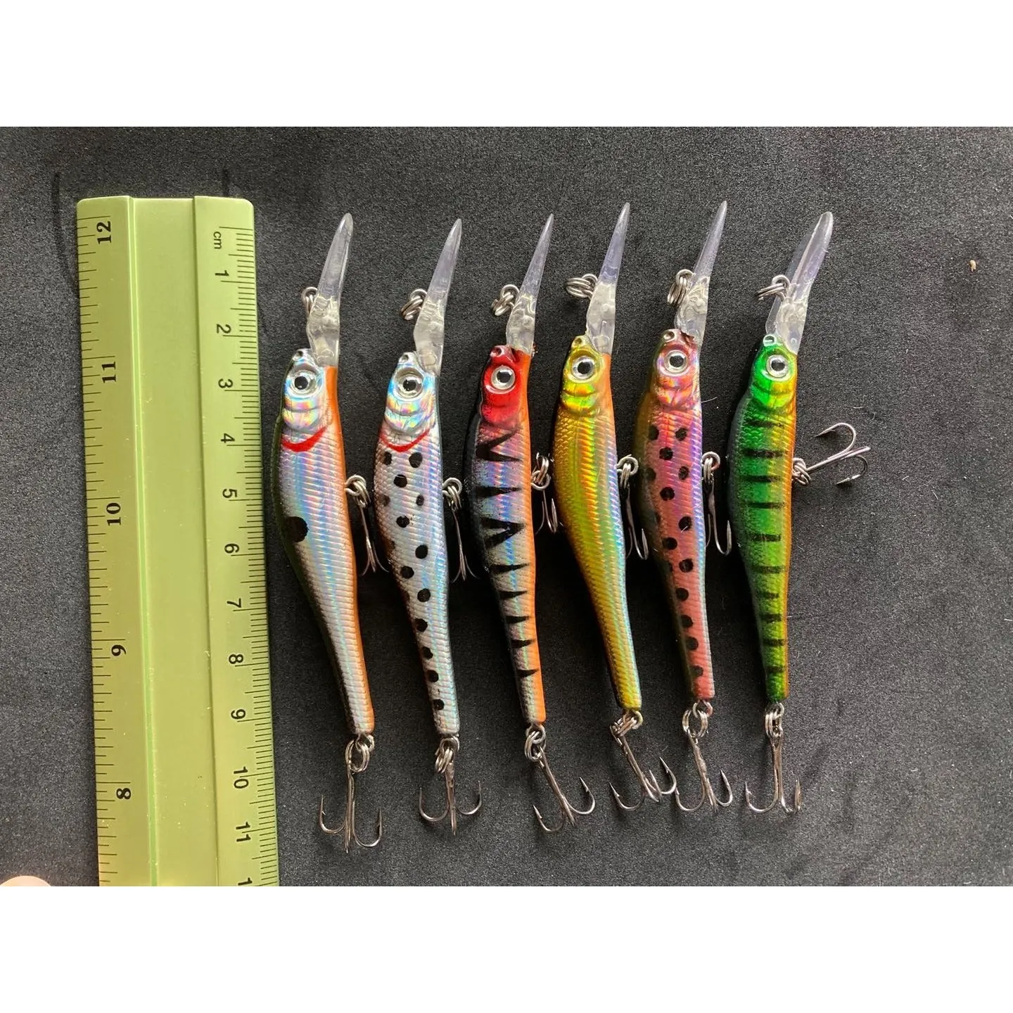 6 X Premium Quality 10cm 6g Minnow Lure Fishing Tackle In Random Colours