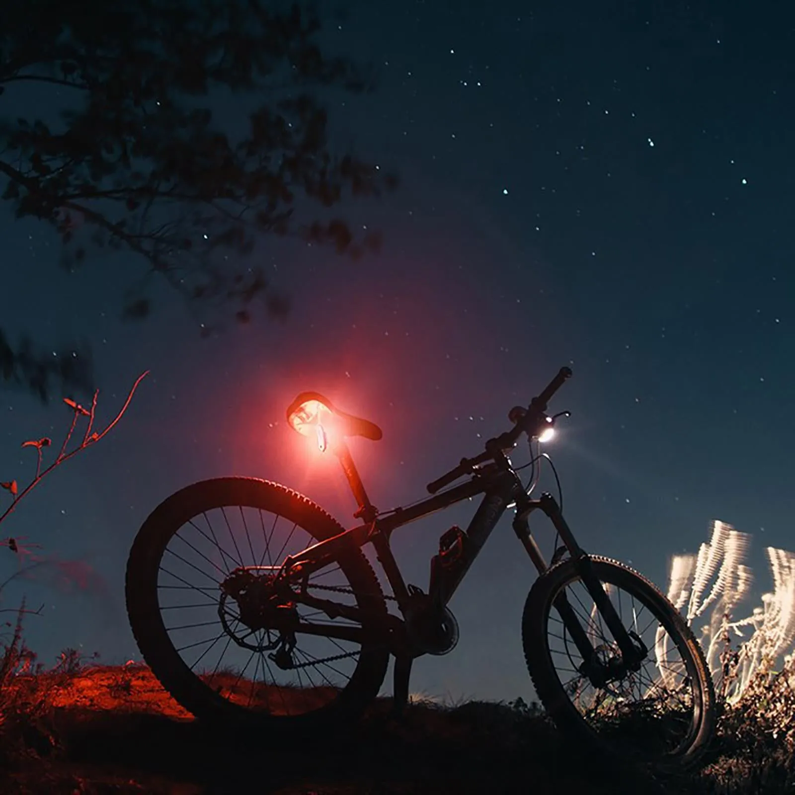 Amtech Bike Light Rear Red High Performance USB Rechargeable 8 Settings 100 Lumens