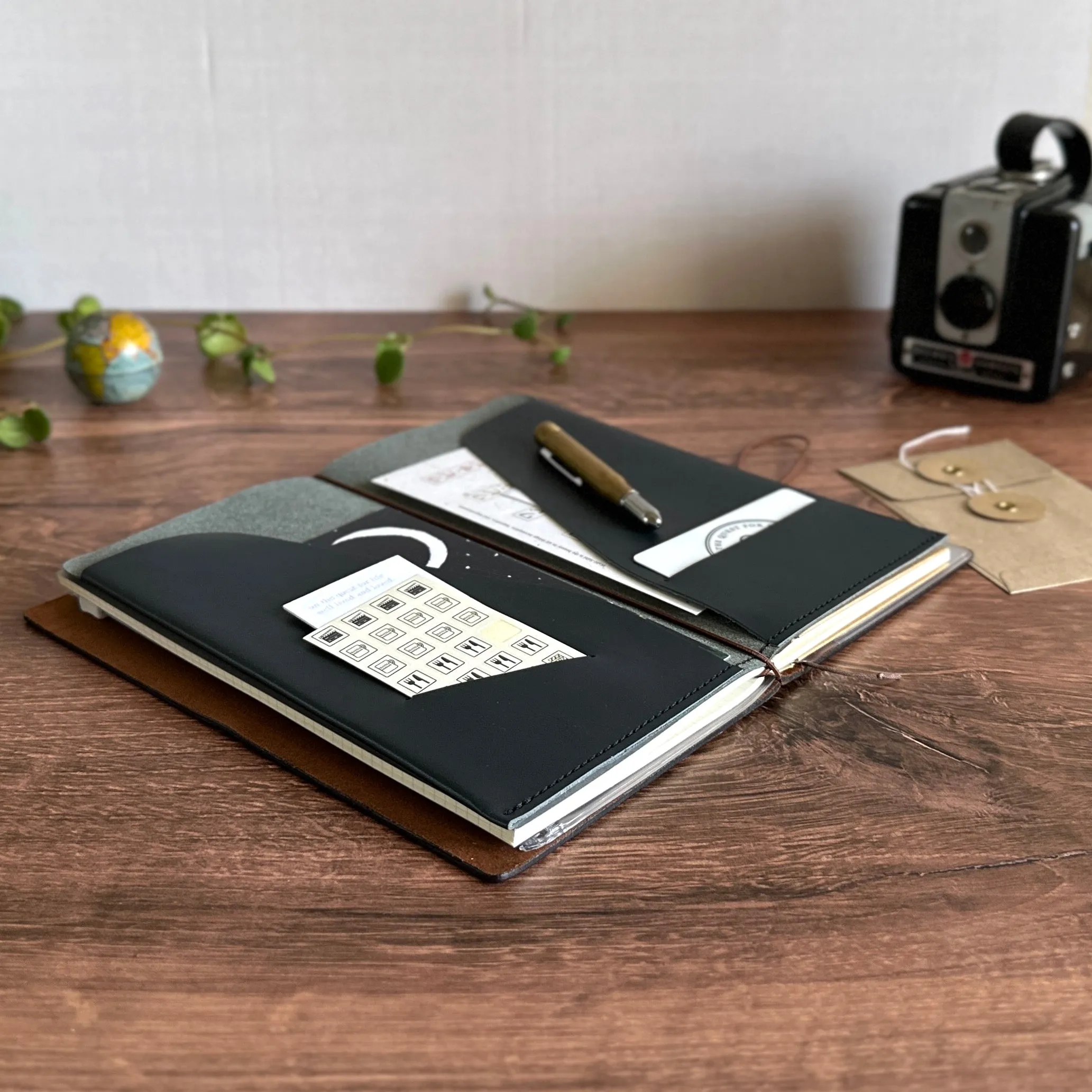 [BKx1.61] Portfolio Folder // Navy (Regular)