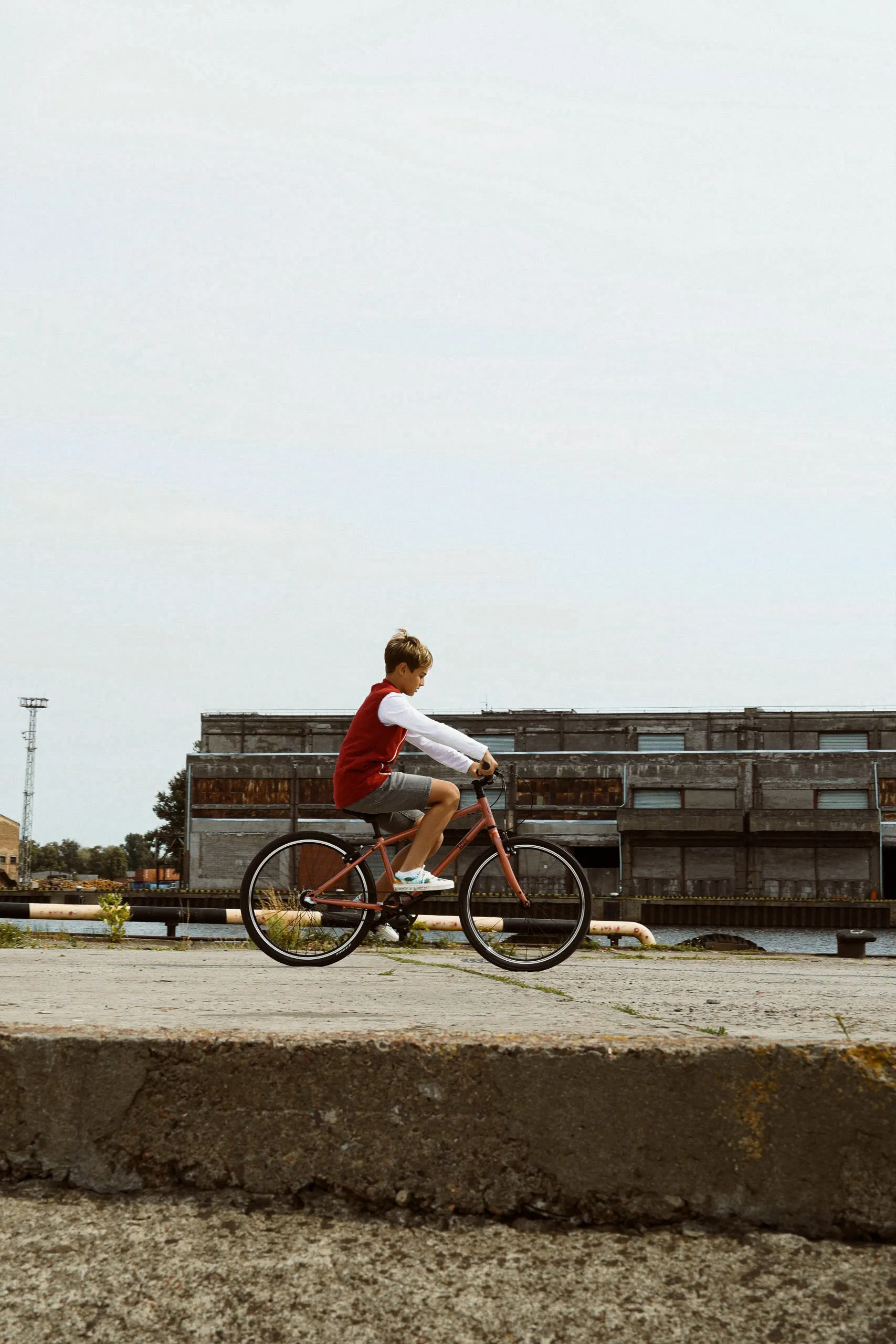 Bungi Bungi Lite 16 Singlespeed<br>3.5-6 Years | 105-120cm | 5.7kg | 4 Fruity Colors