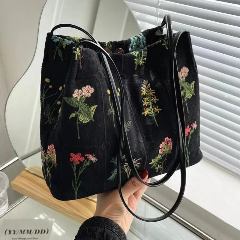 Elena – Floral Embroidered Women’s Bag