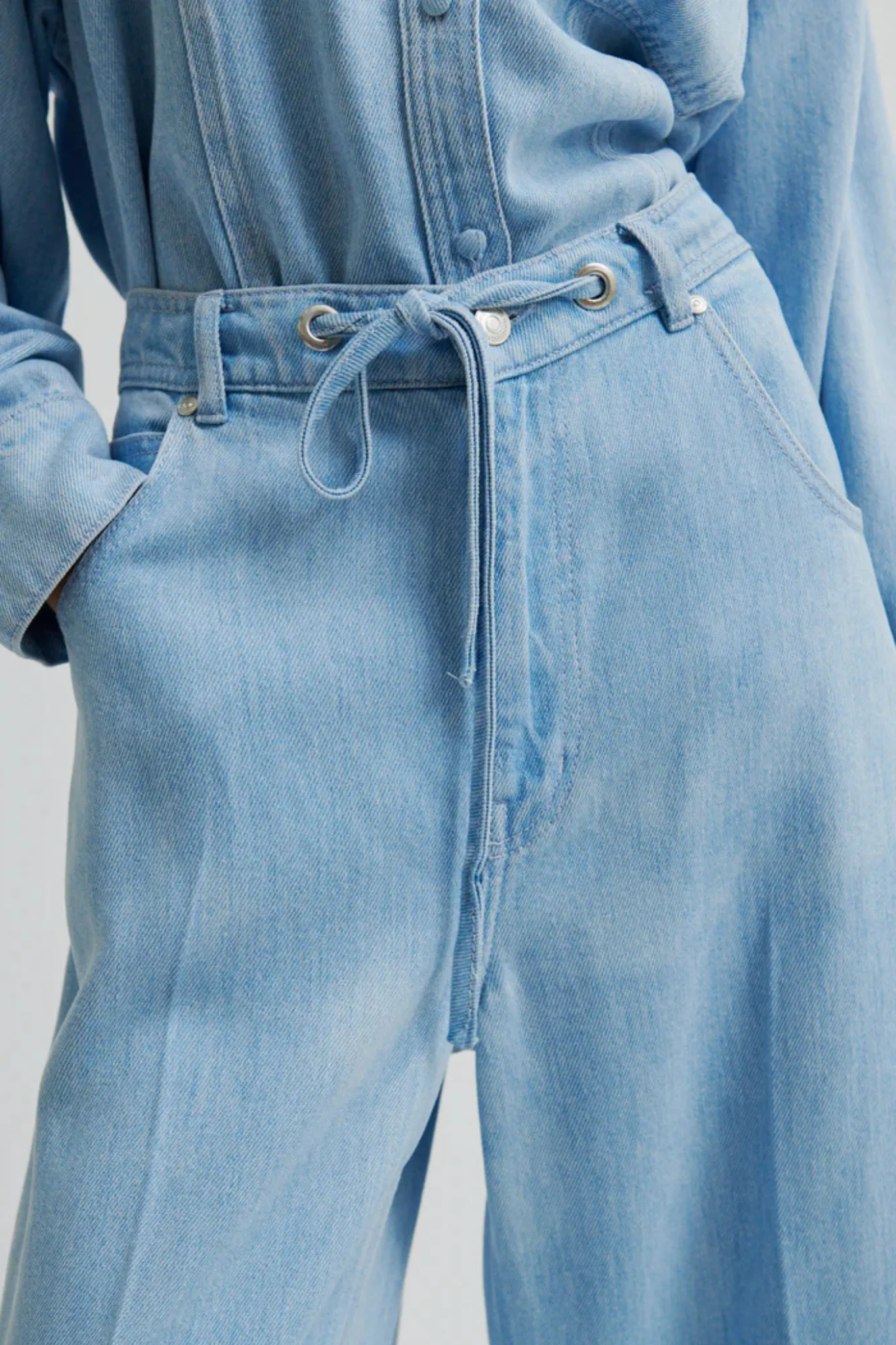 IRVIN DENIM JEANS - LIGHT BLUE DENIM