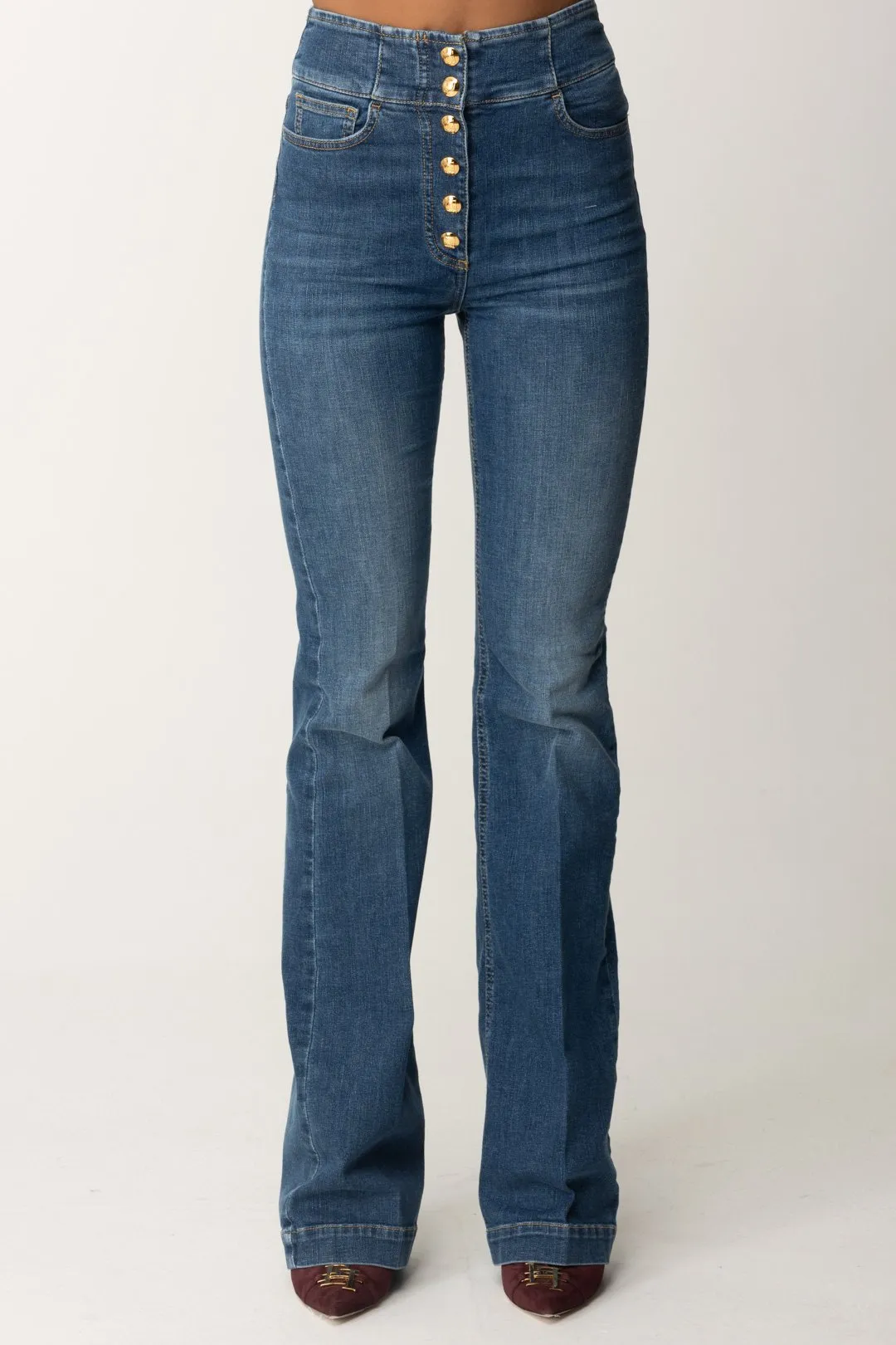 Jeans a Zampa con Bottoniera Centrale