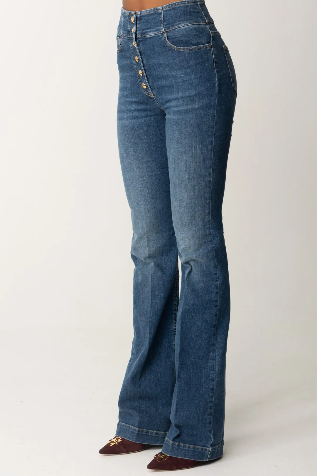Jeans a Zampa con Bottoniera Centrale