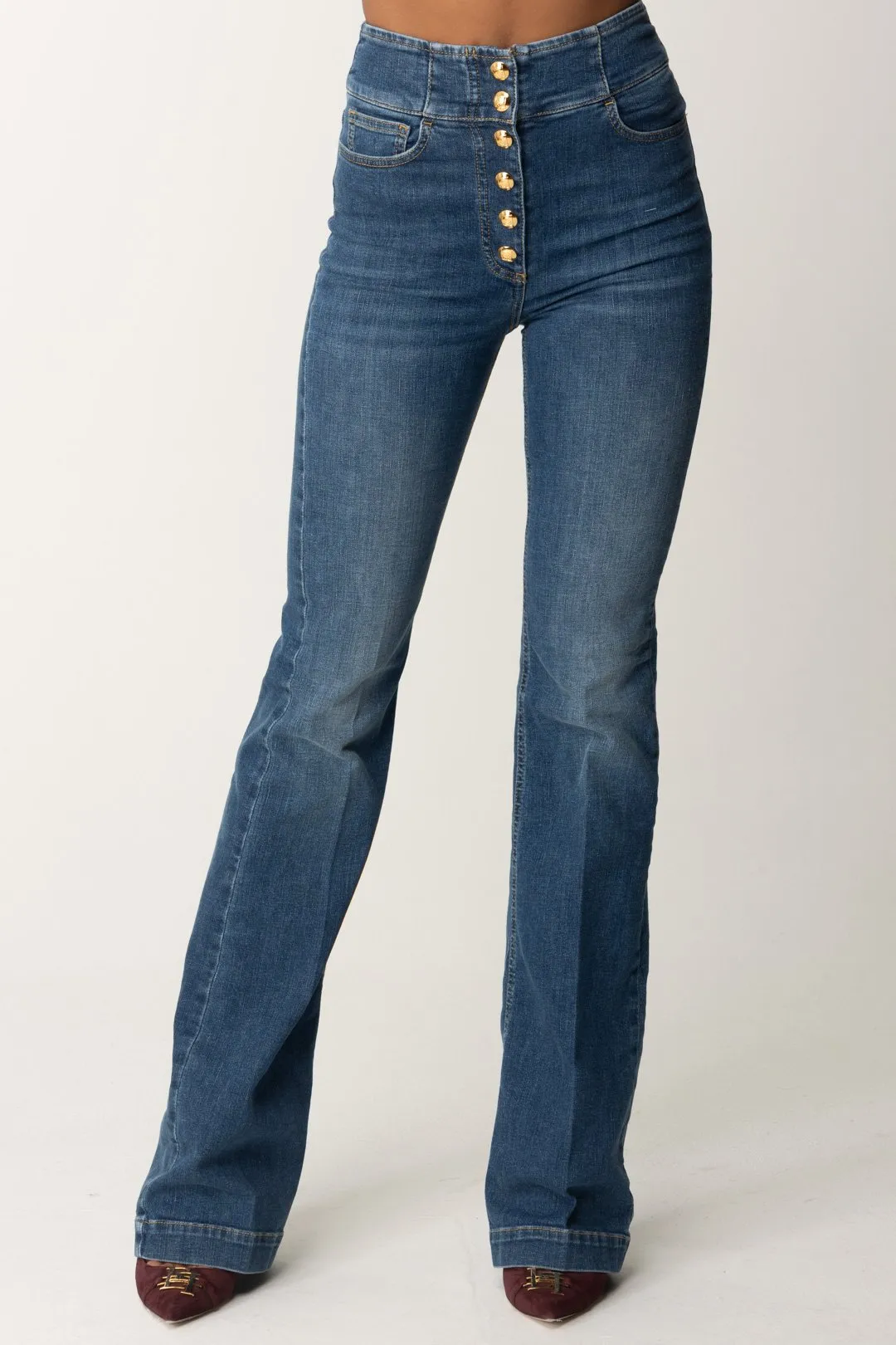Jeans a Zampa con Bottoniera Centrale