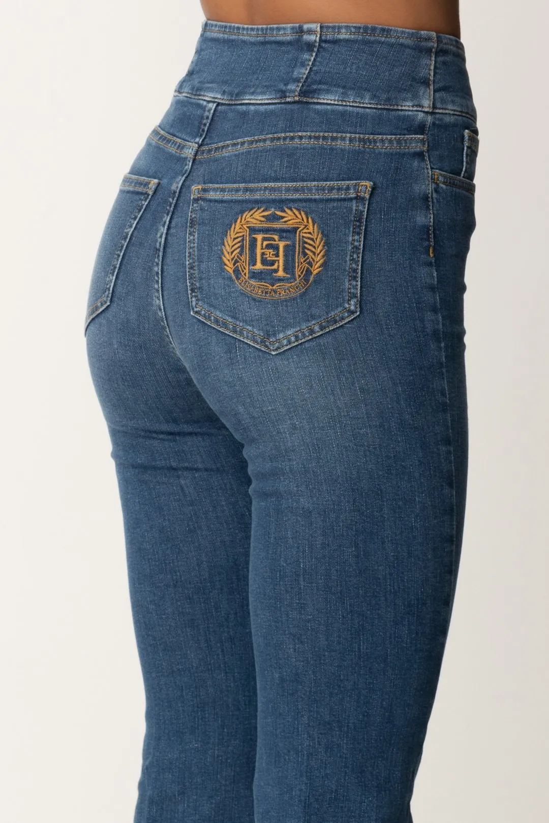Jeans a Zampa con Bottoniera Centrale