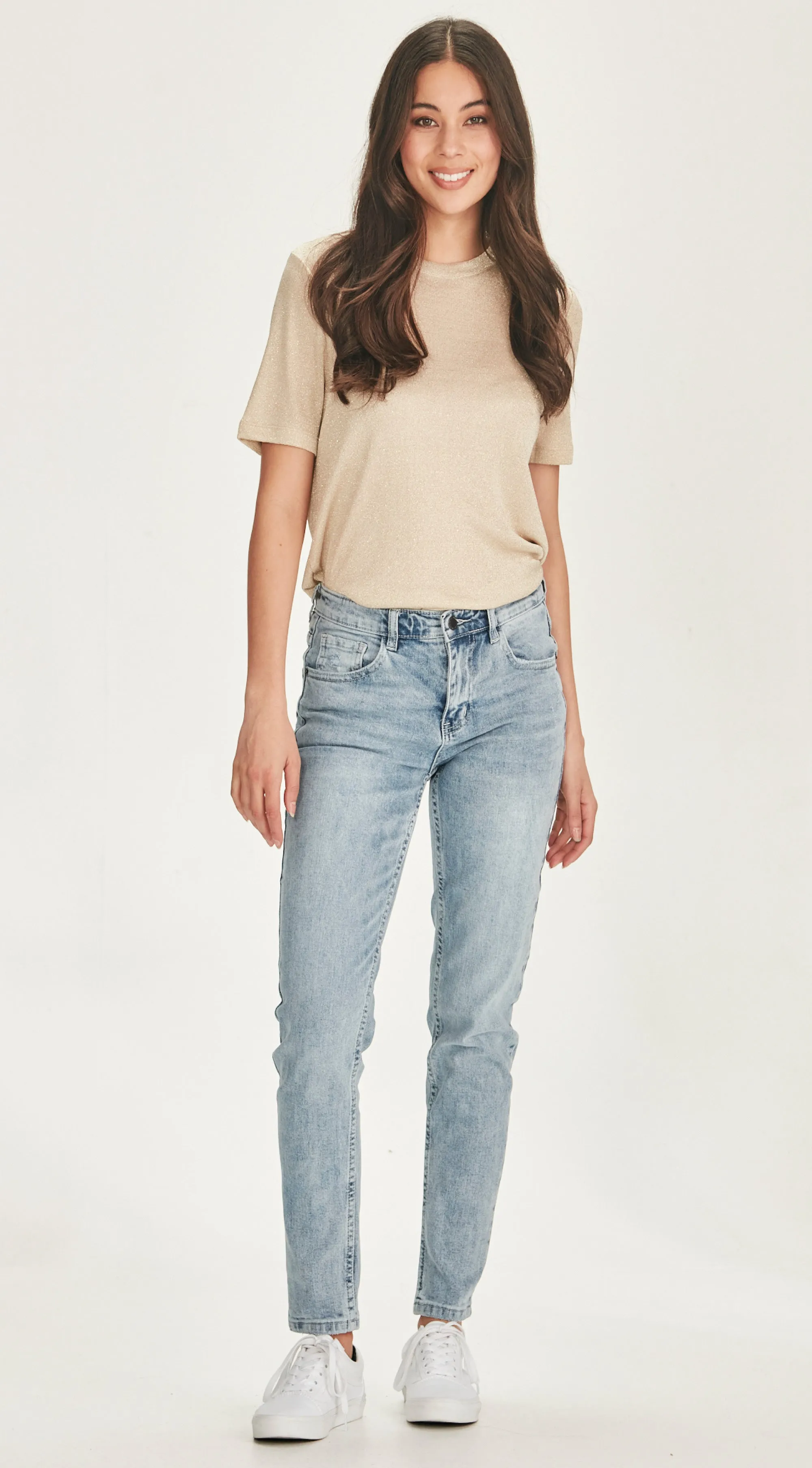 KAILEY | Light Blue Medium Length Jean