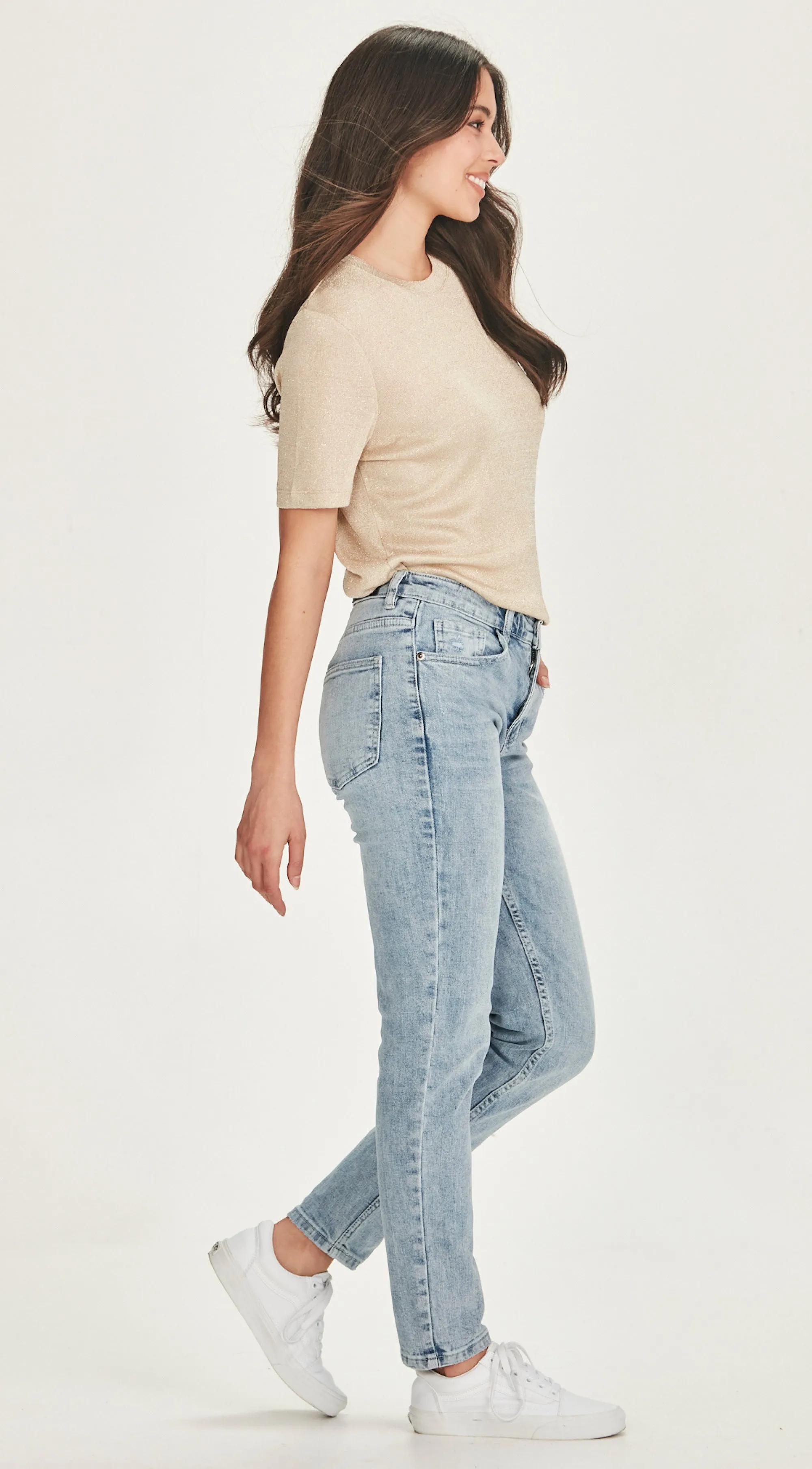 KAILEY | Light Blue Medium Length Jean