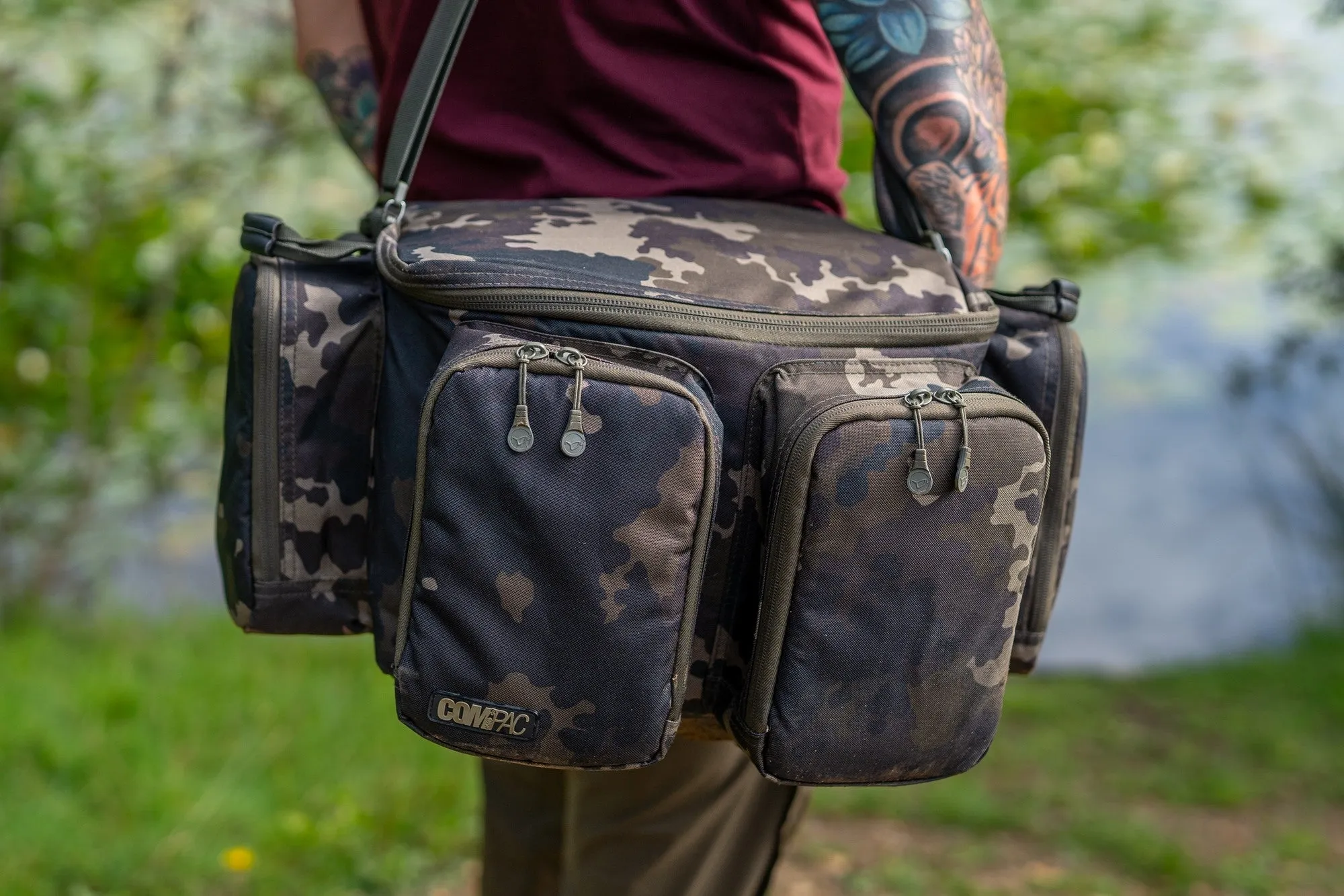 KORDA Compac X-Large Carryall Dark Kamo