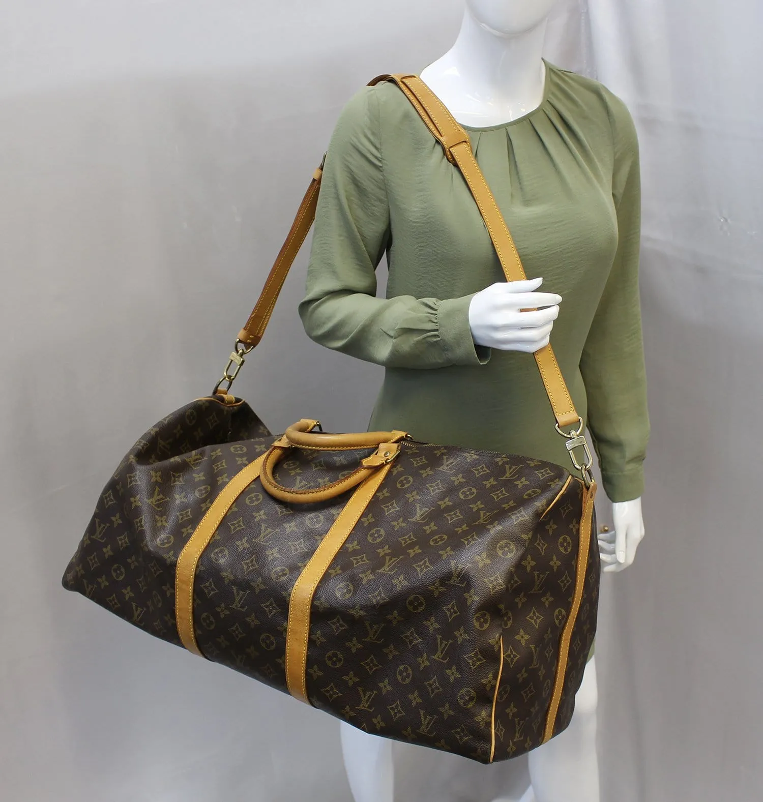LOUIS VUITTON Monogram Canvas Keepall 60 Bandouliere Bag
