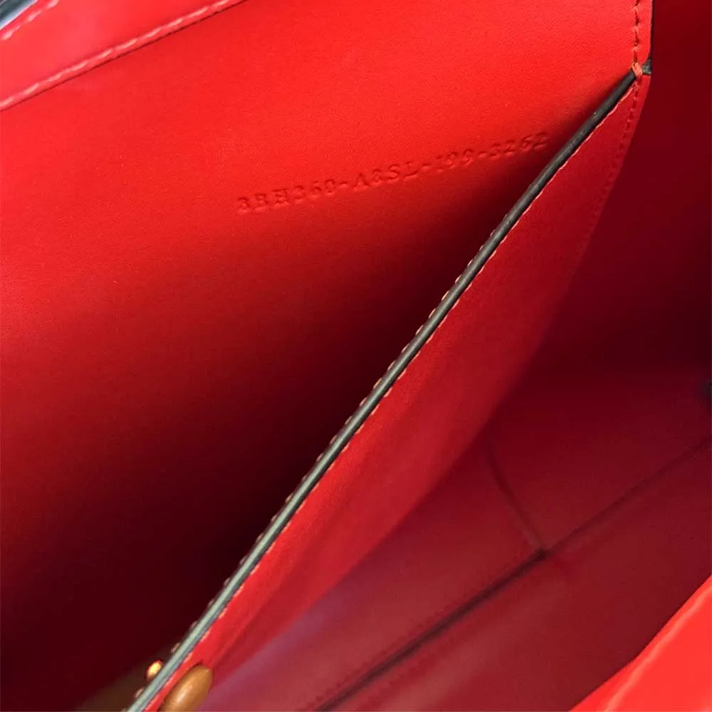 Medium Runaway Leather Tote