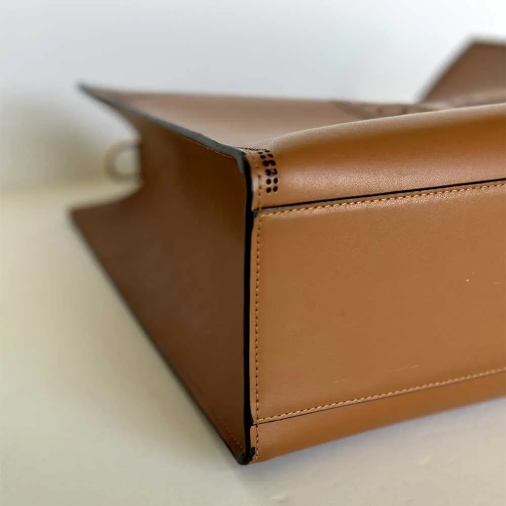 Medium Runaway Leather Tote