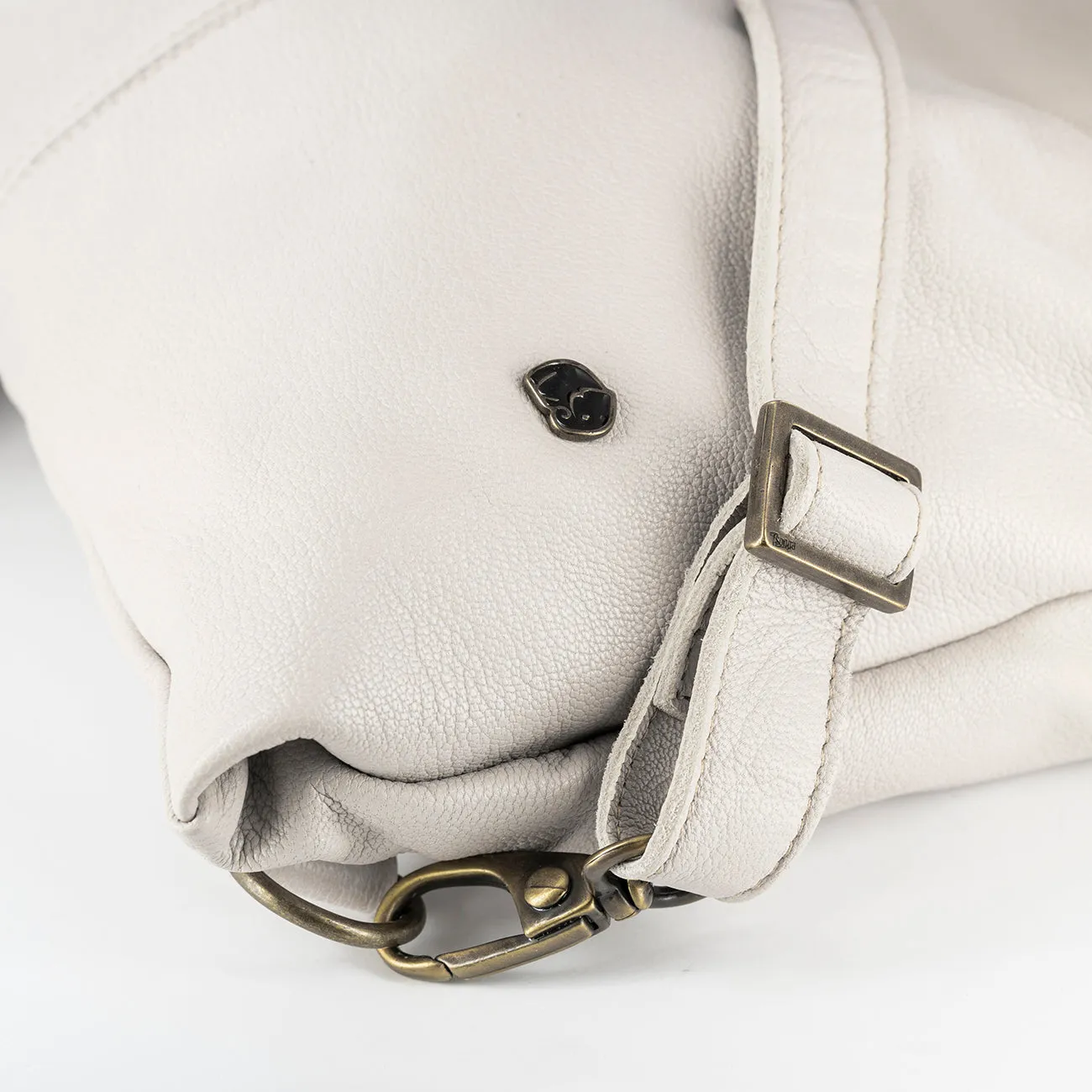 Ncumisa : Leather Backpack in Cream Cayak