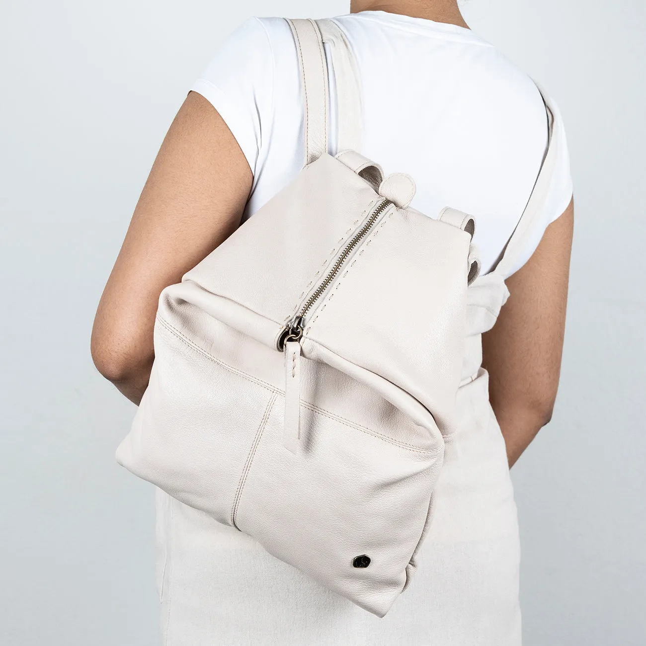 Ncumisa : Leather Backpack in Cream Cayak