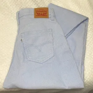 NEW LEVIS CORDUROY HIGH WAISTED MOM