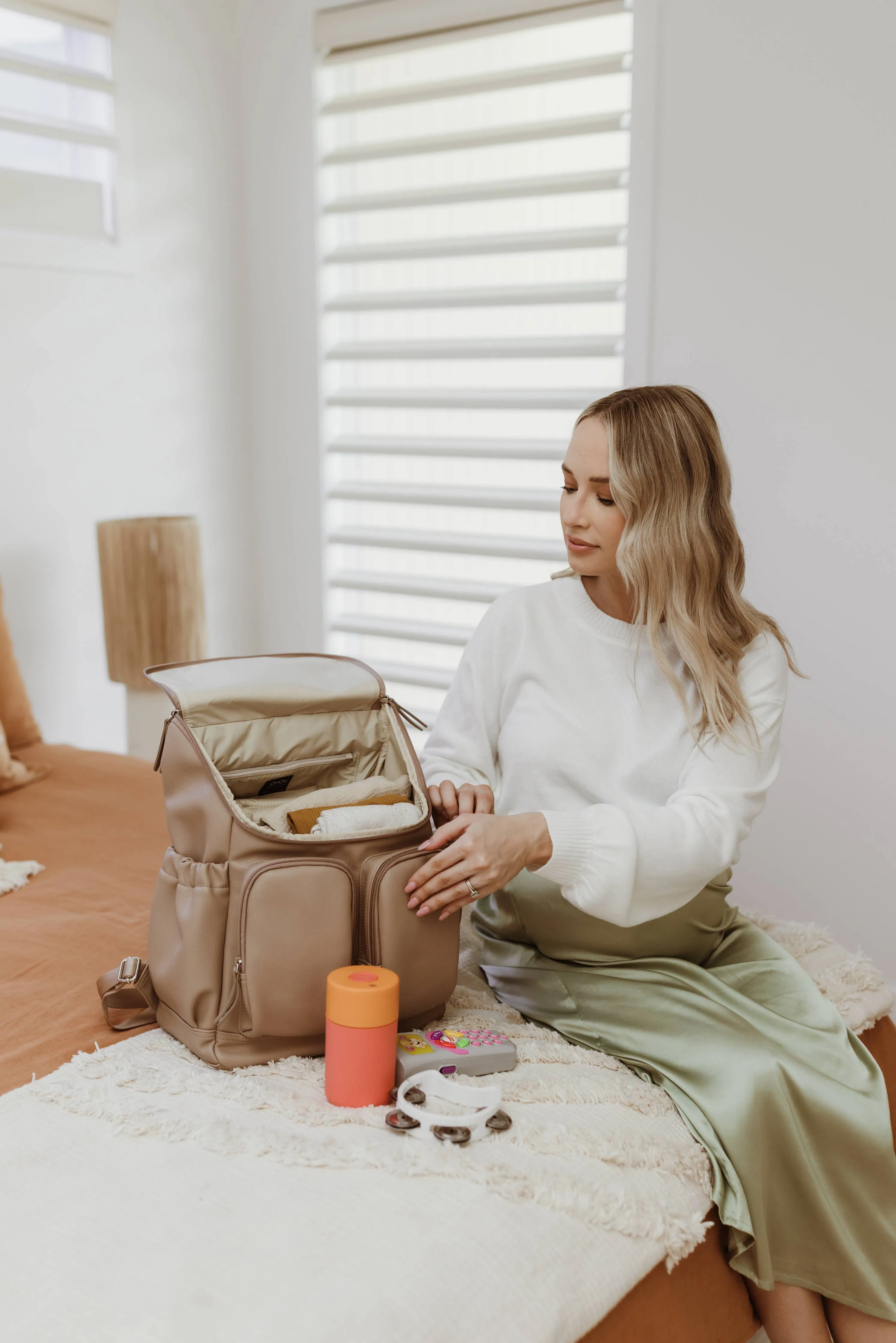 OiOi - Signature Nappy Backpack - Oat Dimple Vegan Leather