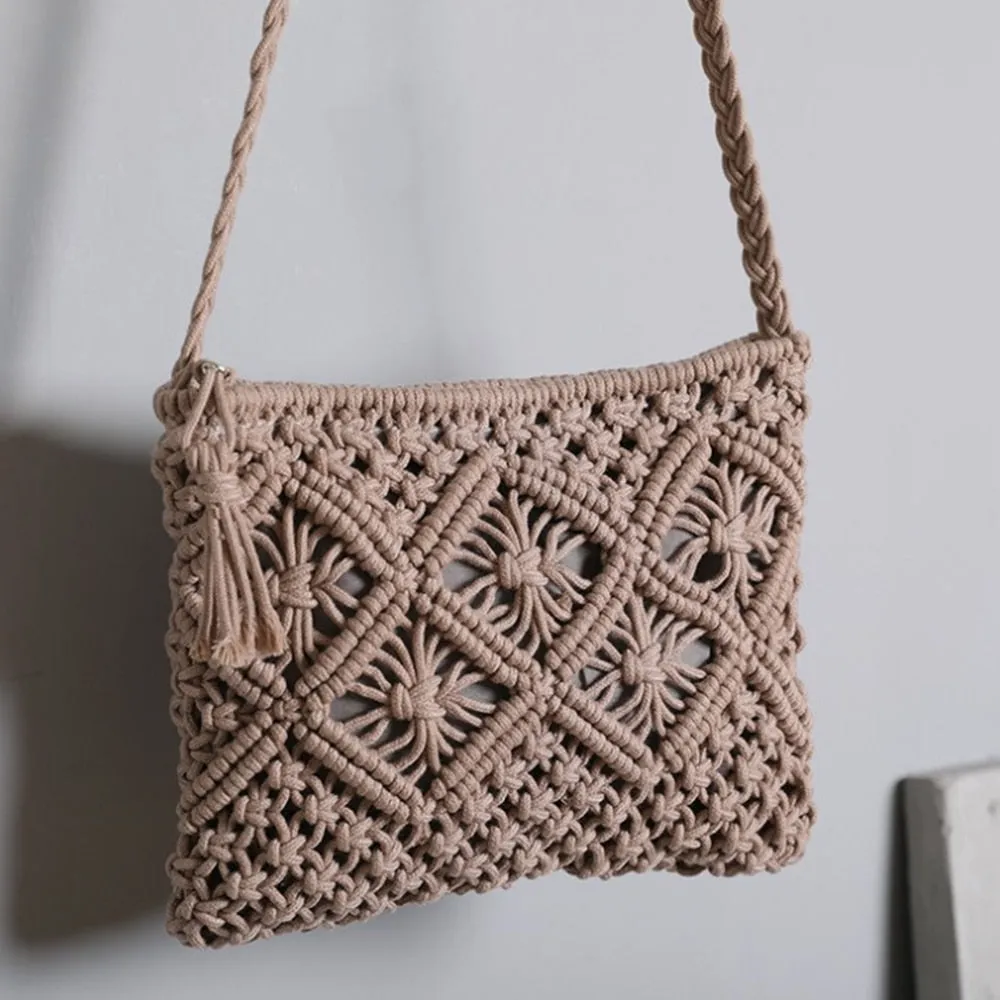 Realaiot Women's Handwoven Crossbody Straw Handbag Summer Beach Shoulder Tassel Zipper Handbag Crochet Purses Bohemian Style