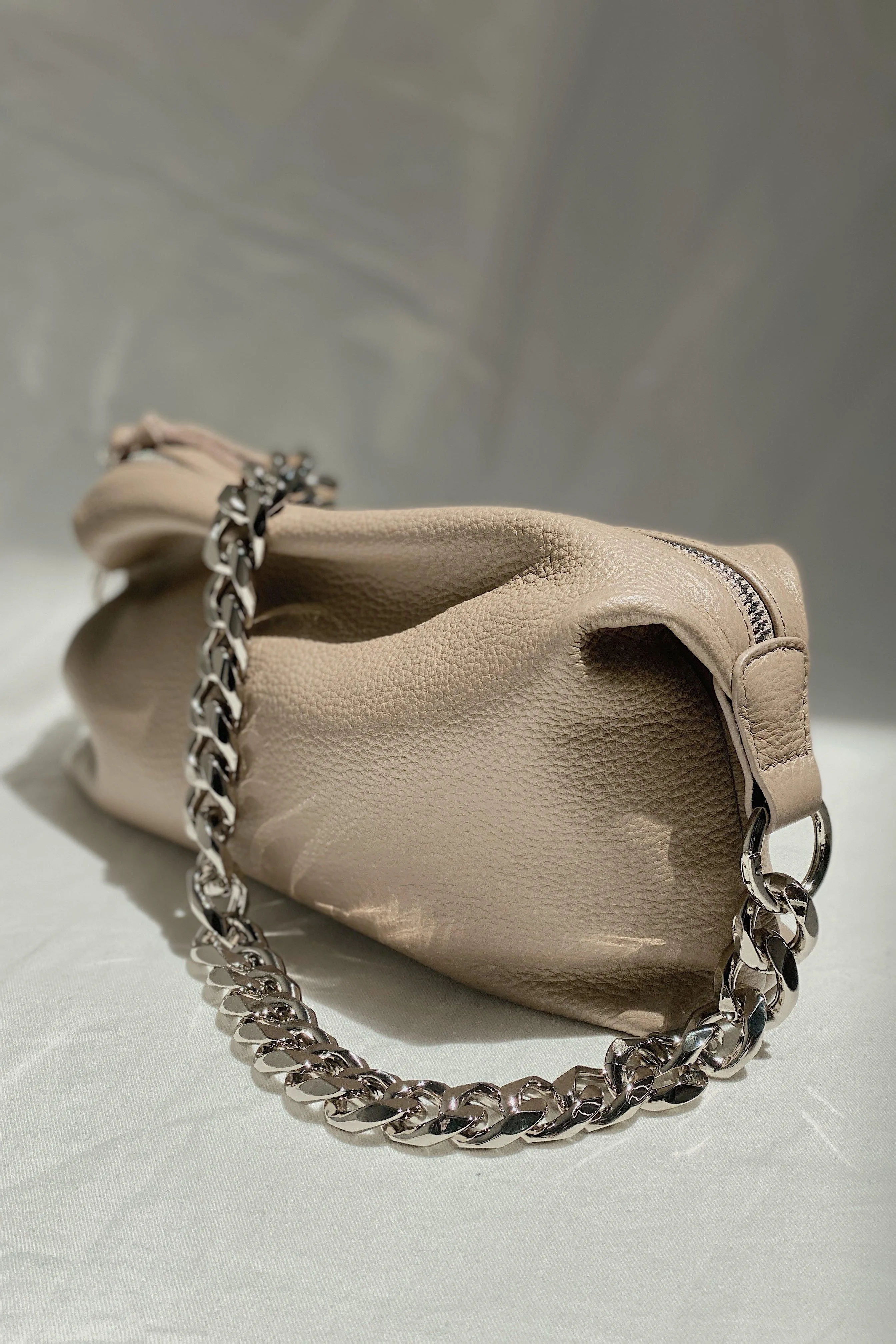 REY LEATHER SHOULDER BAG - BROWN