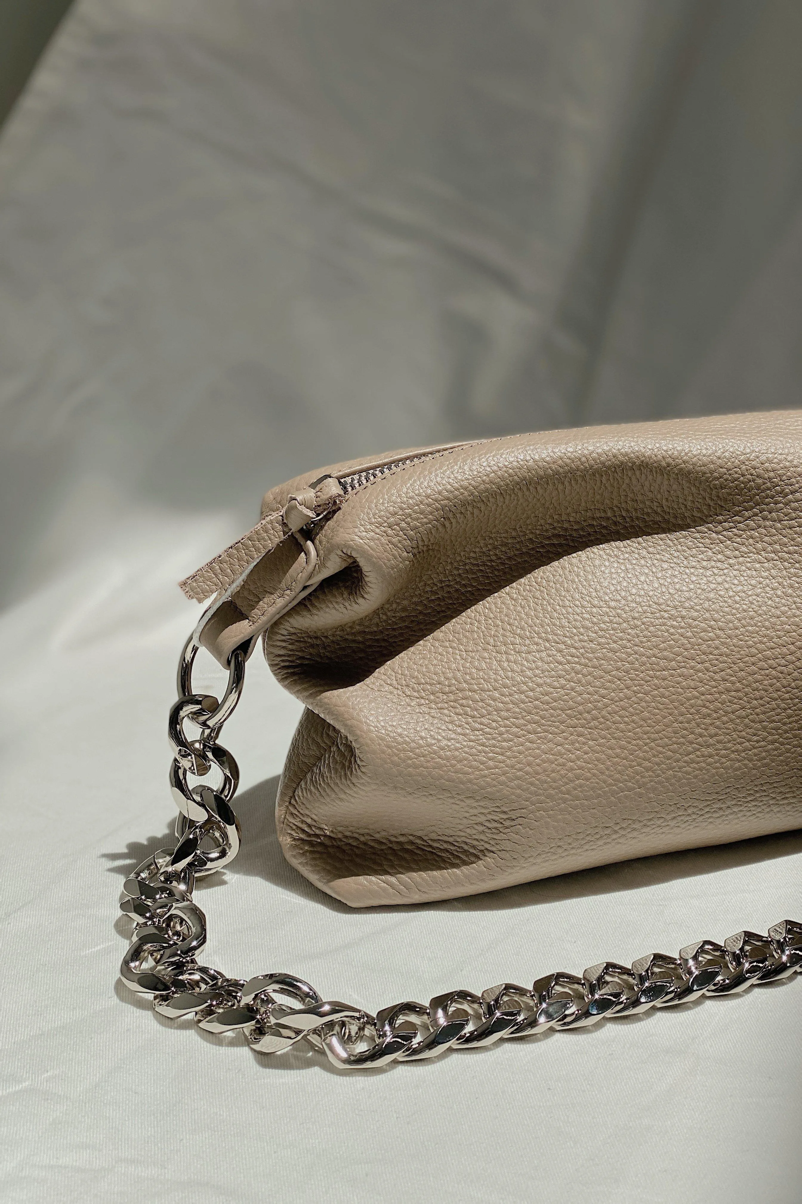 REY LEATHER SHOULDER BAG - BROWN