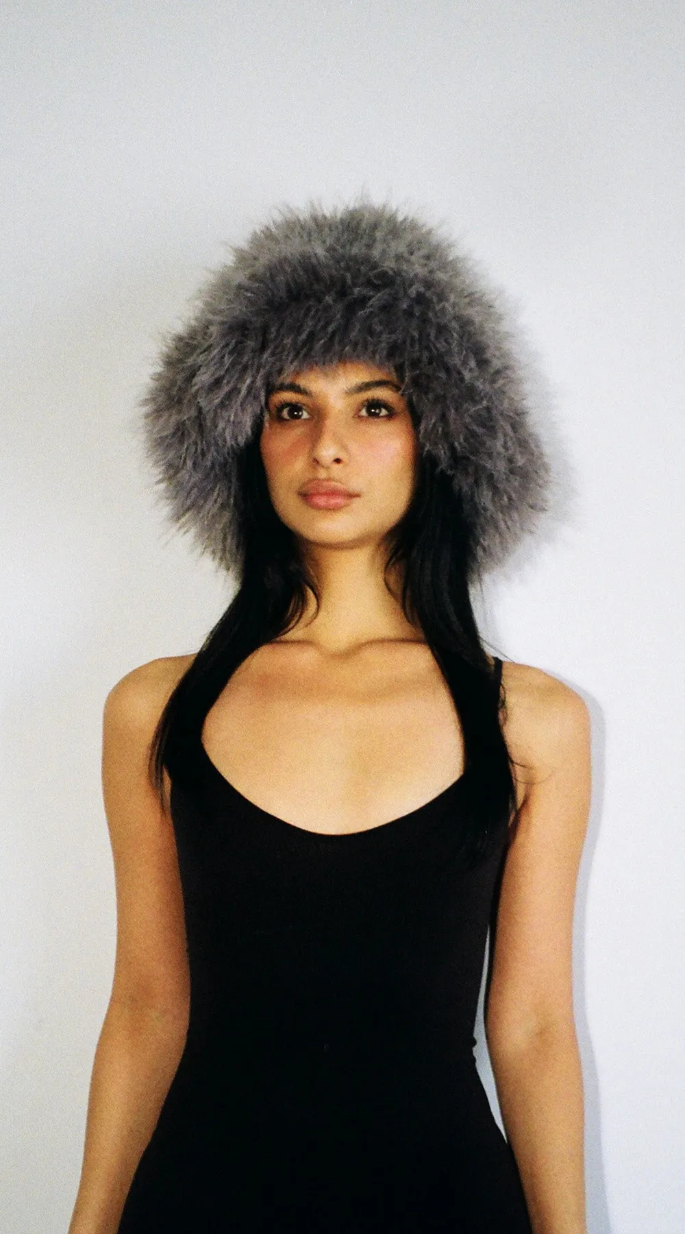 SHAGGY BUCKET GREY