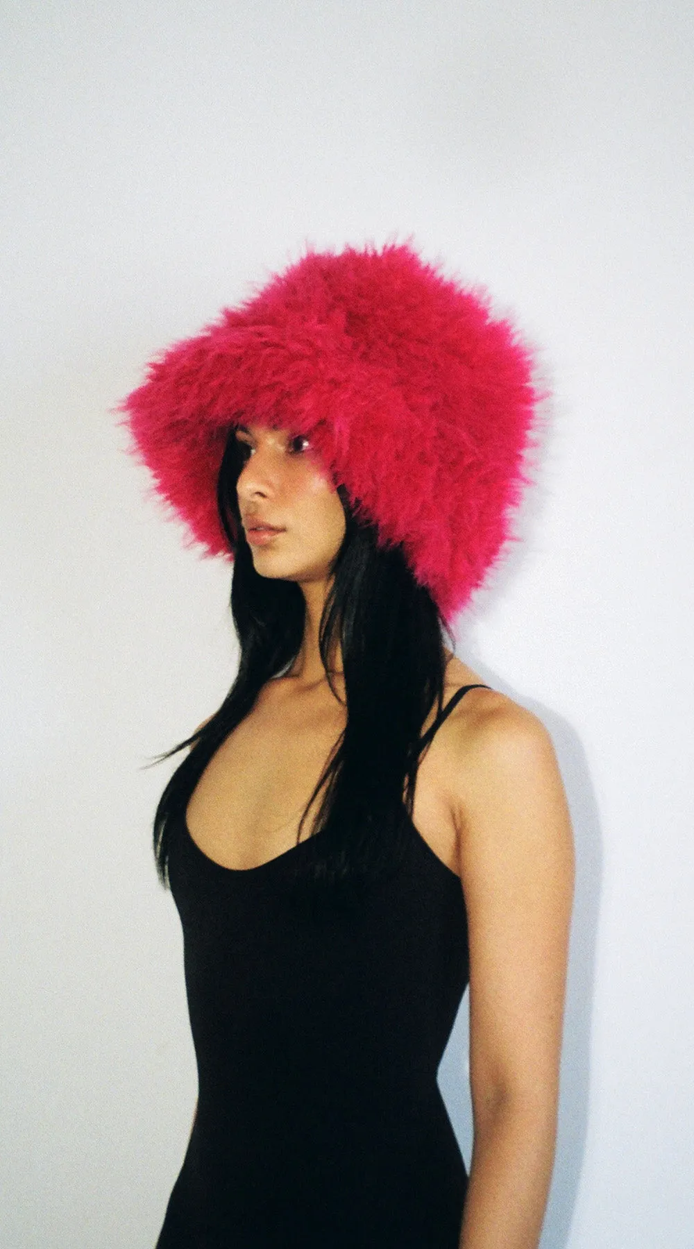 SHAGGY BUCKET HOT PINK