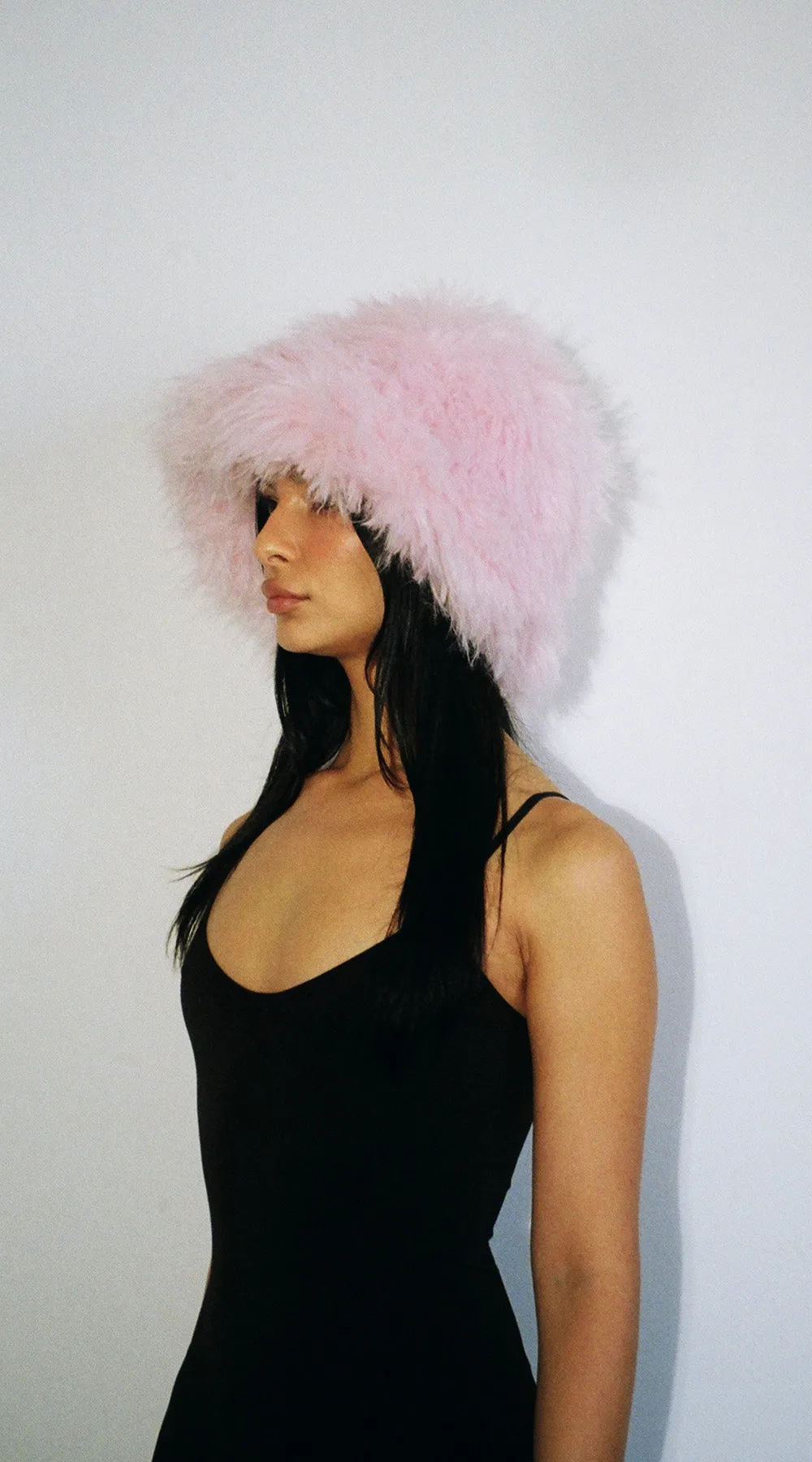 SHAGGY BUCKET LIGHT PINK