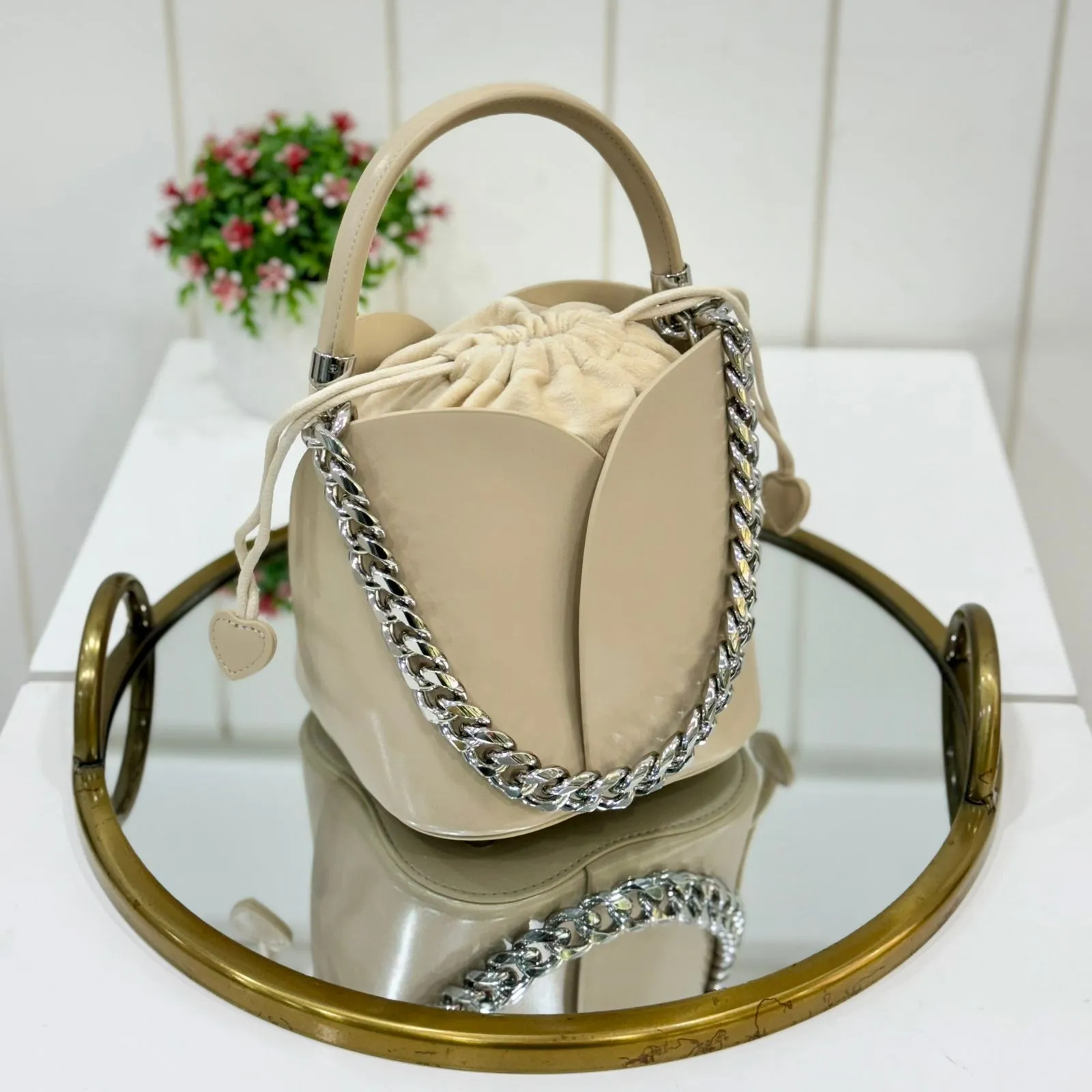 TABBY BUCKET BAG