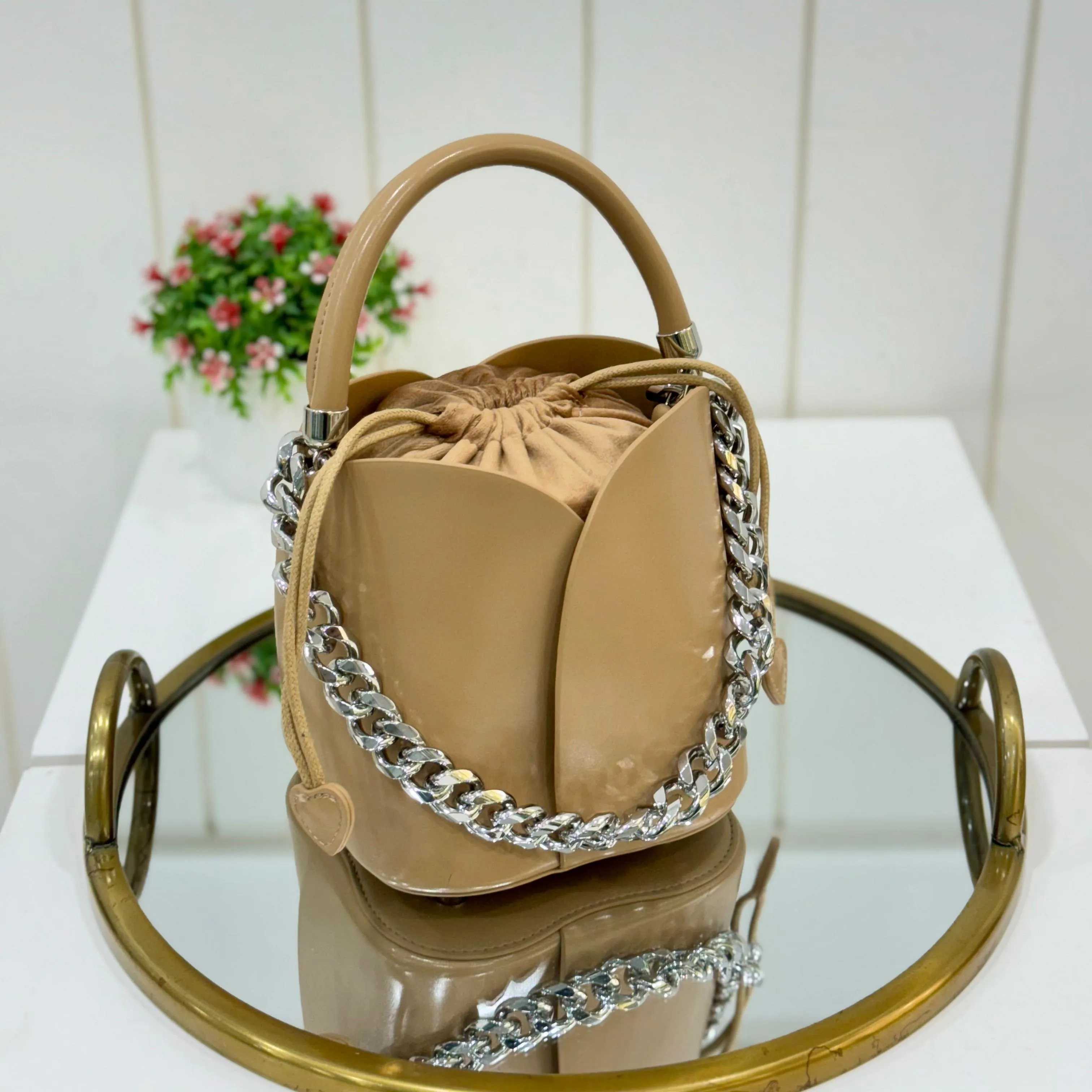 TABBY BUCKET BAG
