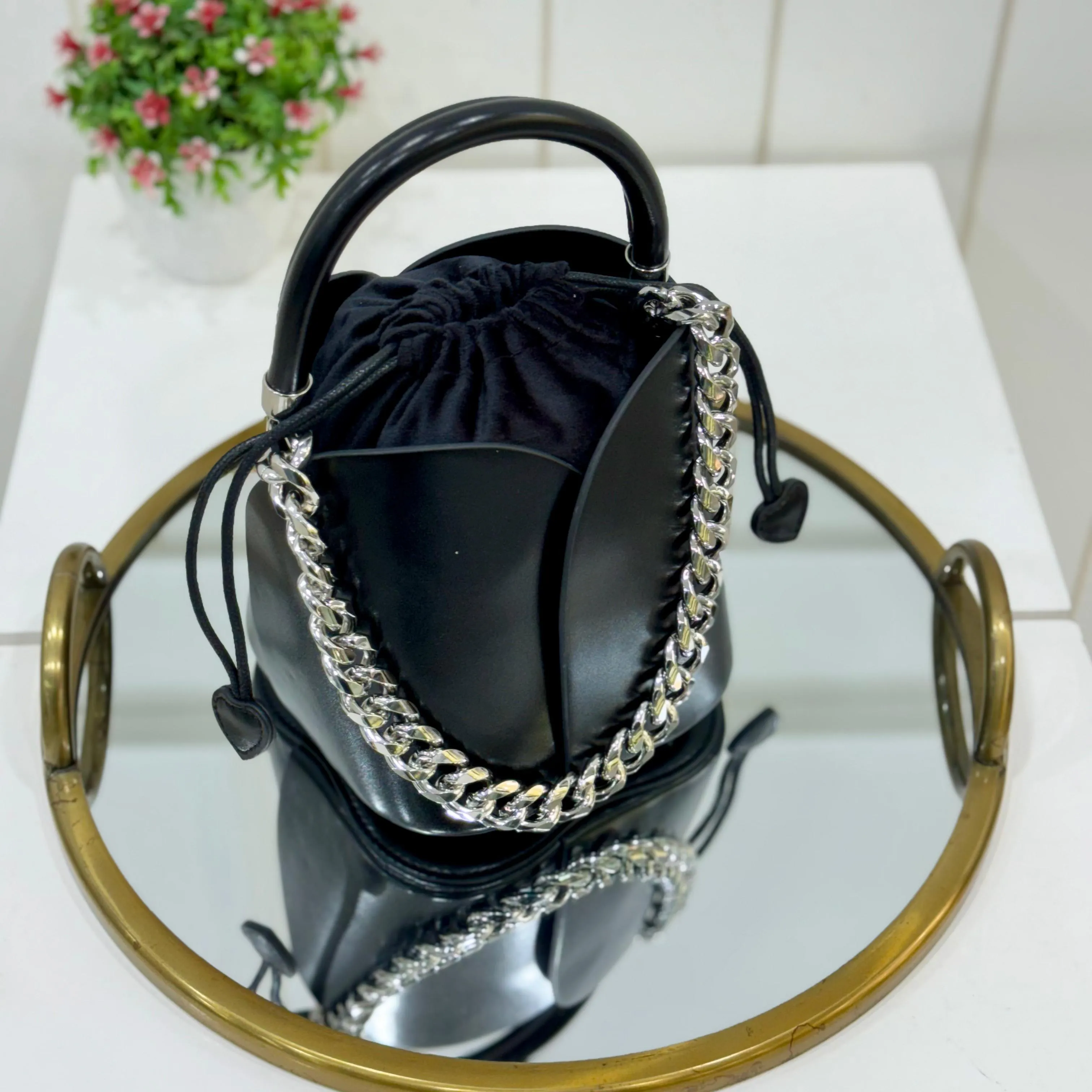 TABBY BUCKET BAG