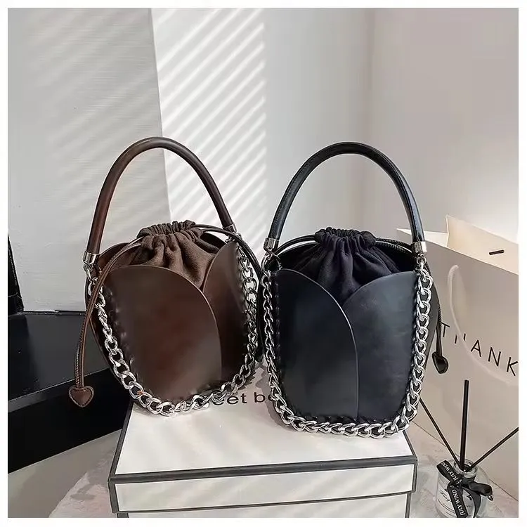 TABBY BUCKET BAG
