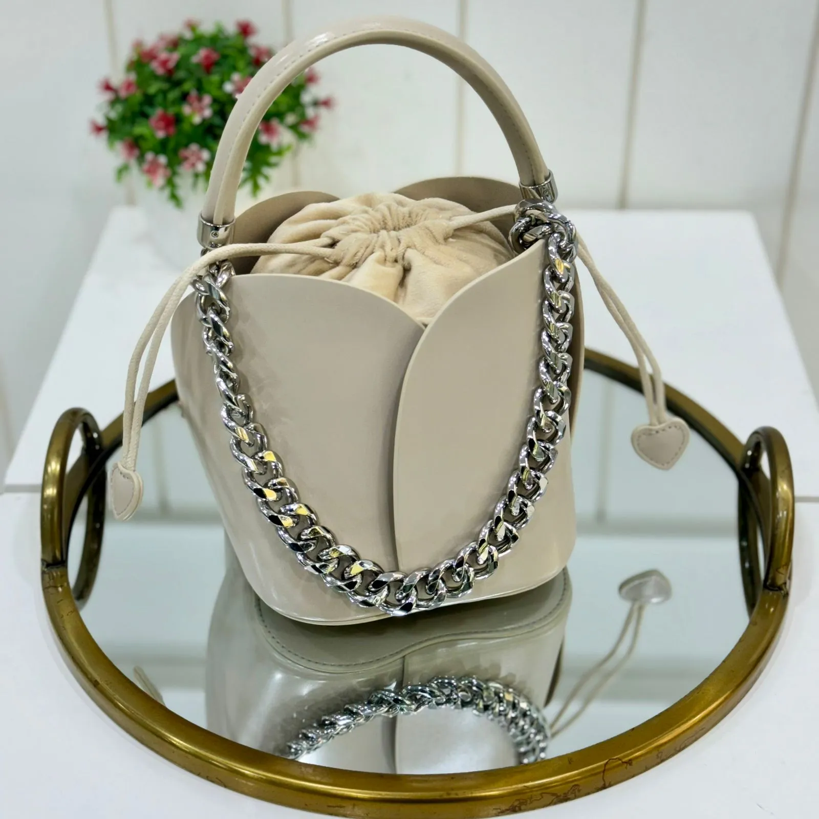 TABBY BUCKET BAG