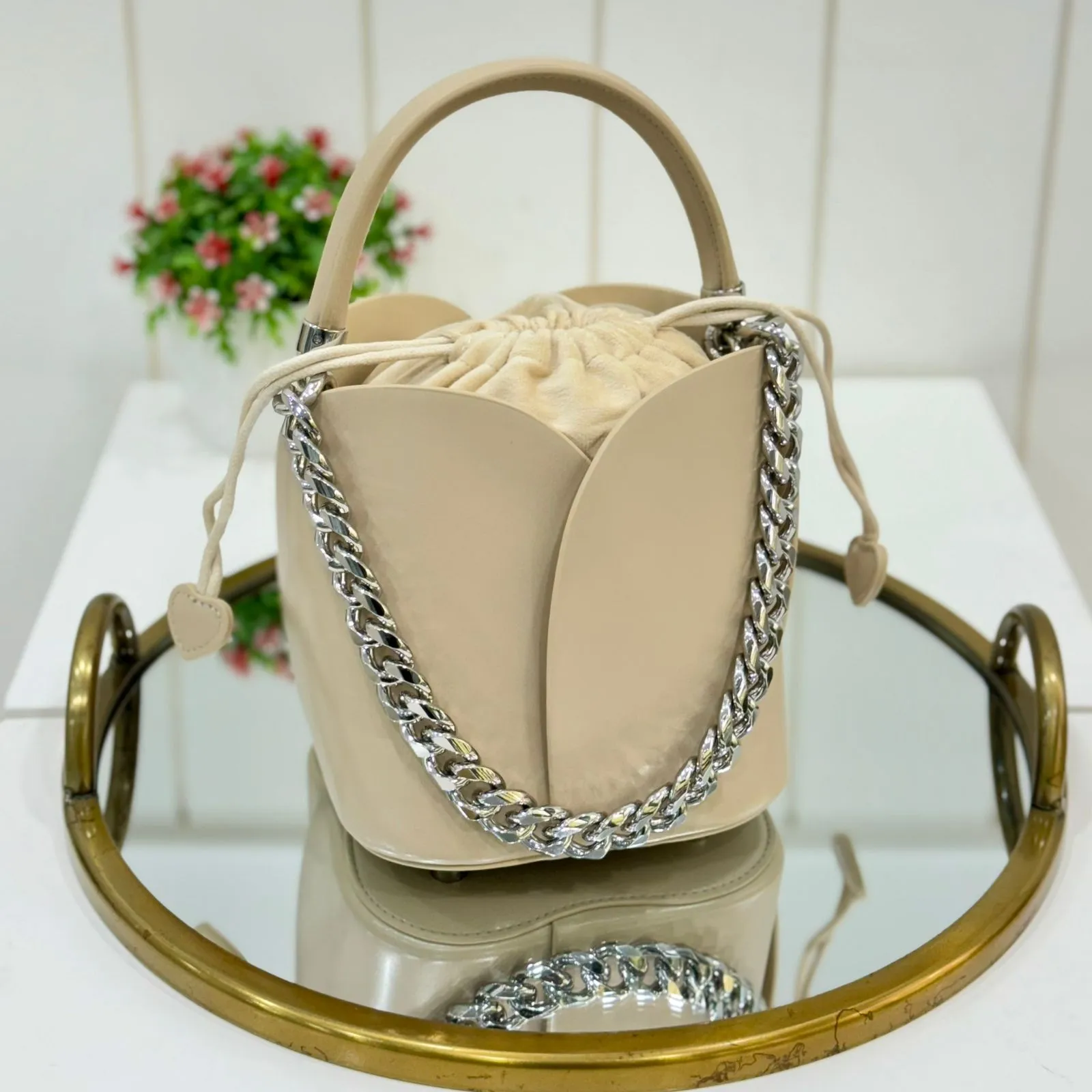 TABBY BUCKET BAG