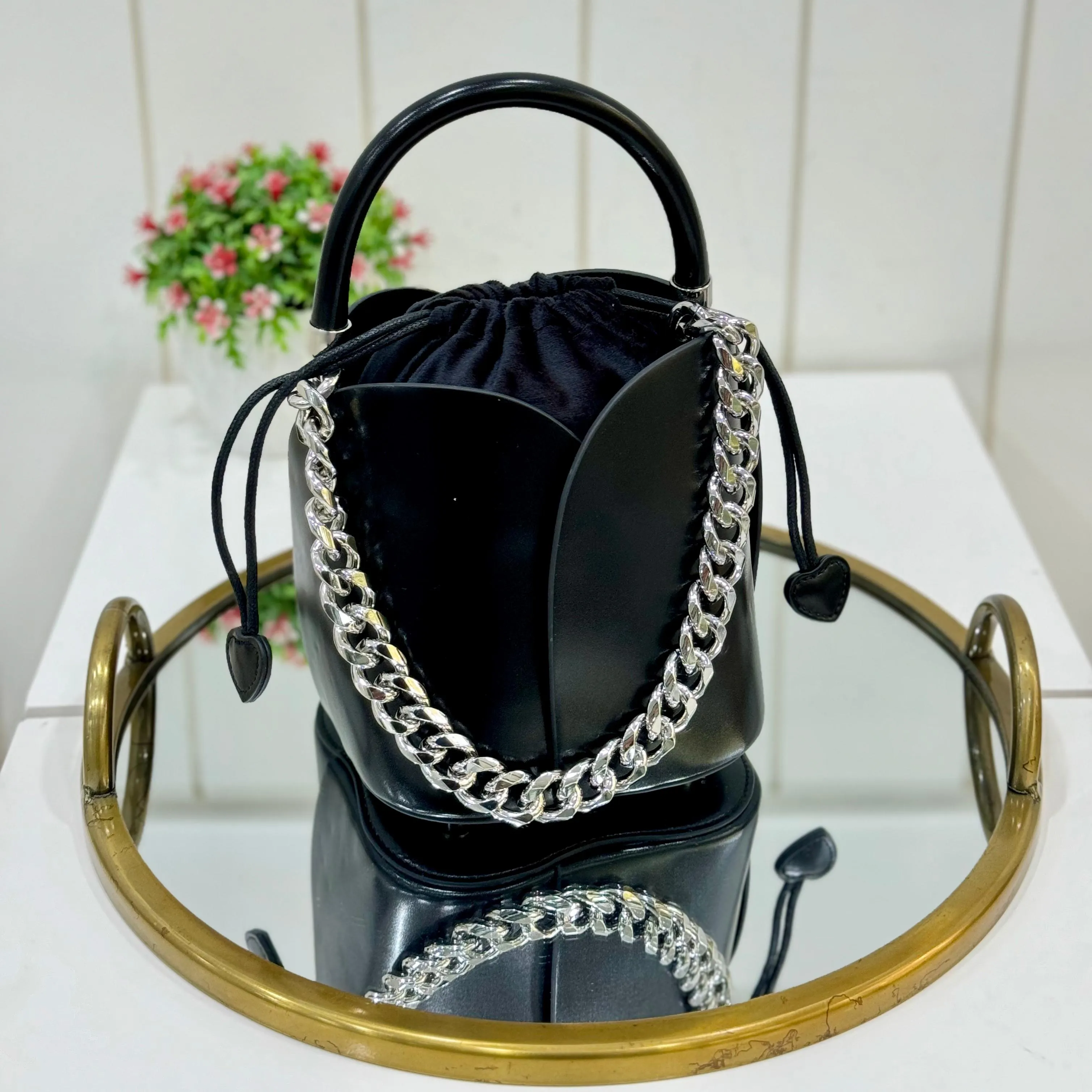 TABBY BUCKET BAG