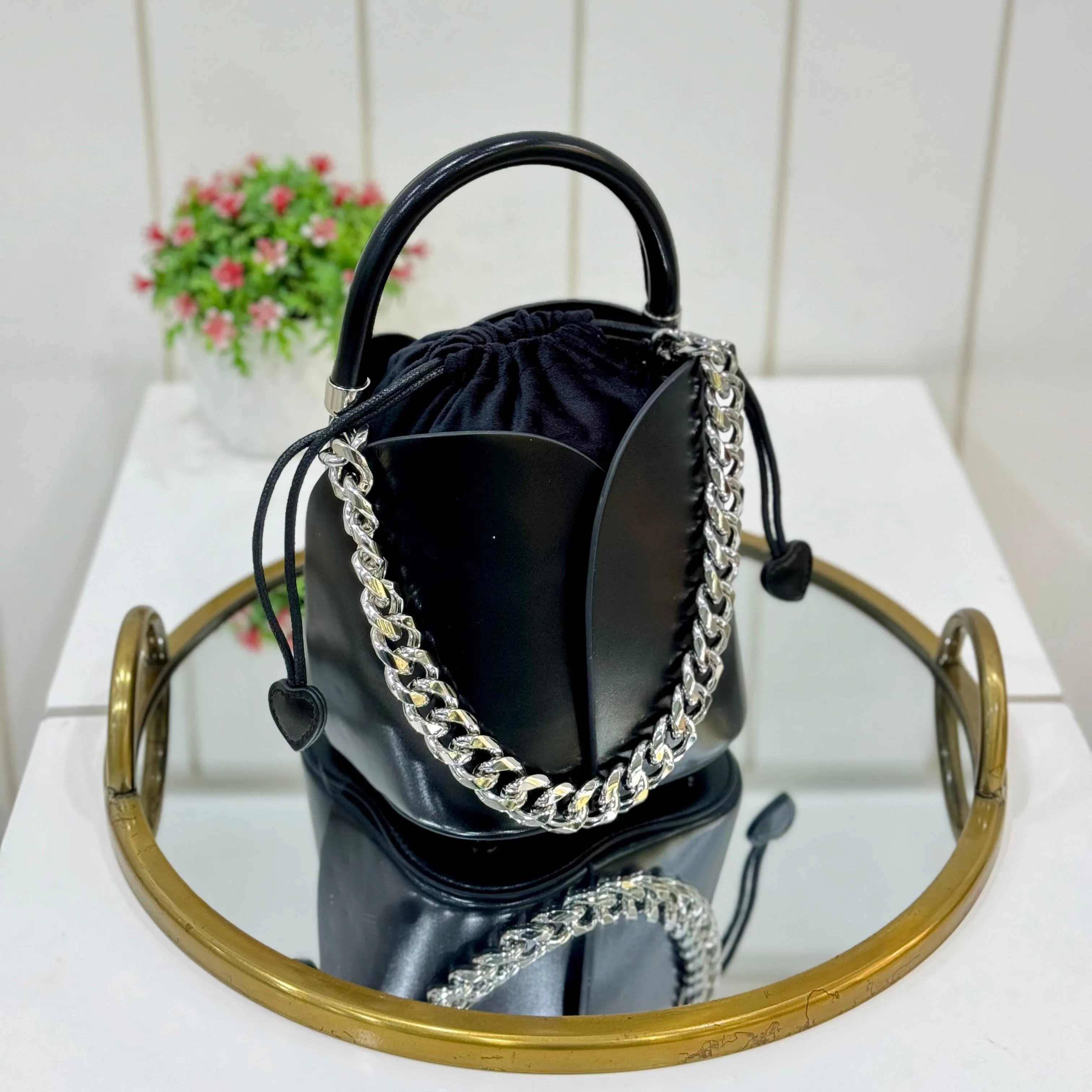 TABBY BUCKET BAG