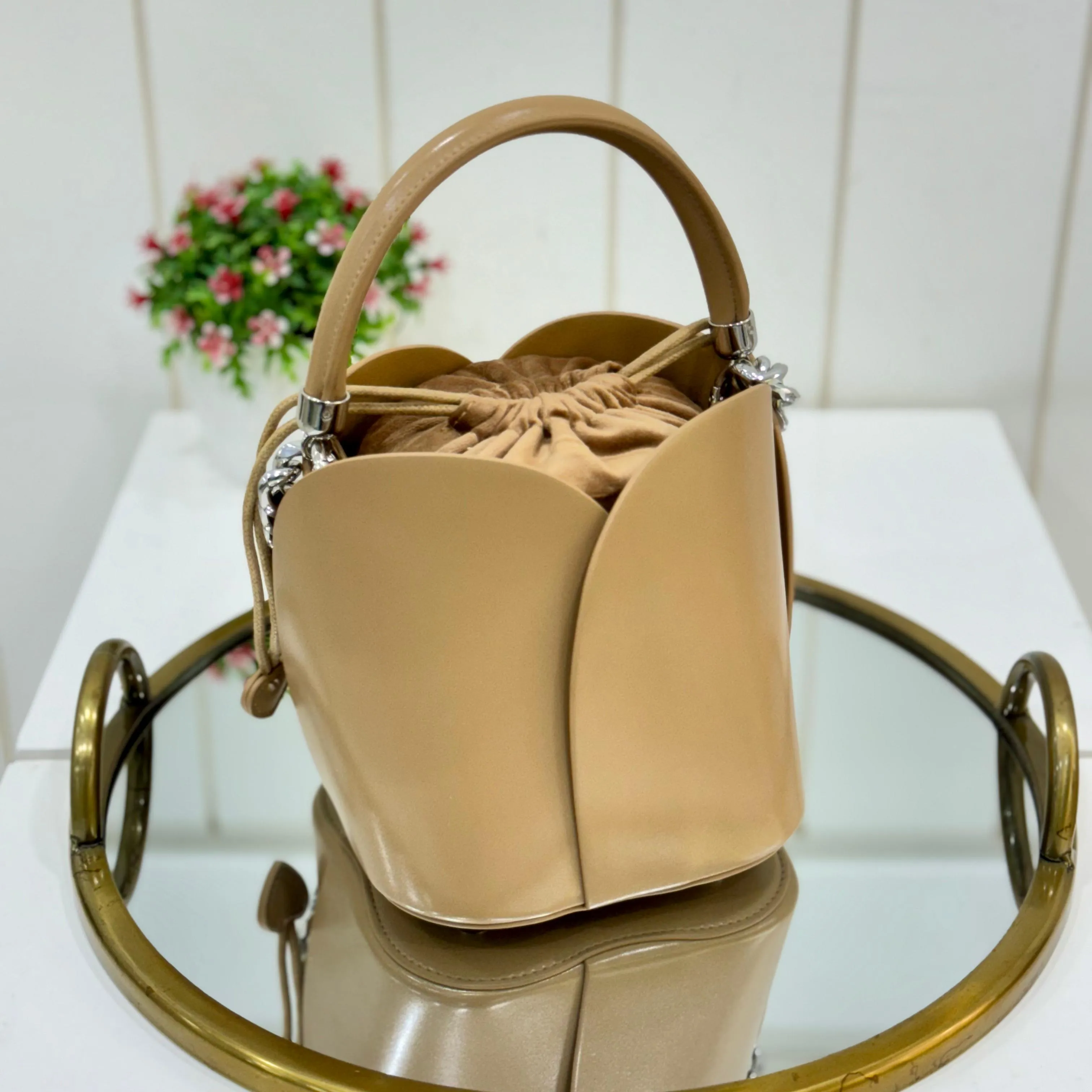 TABBY BUCKET BAG