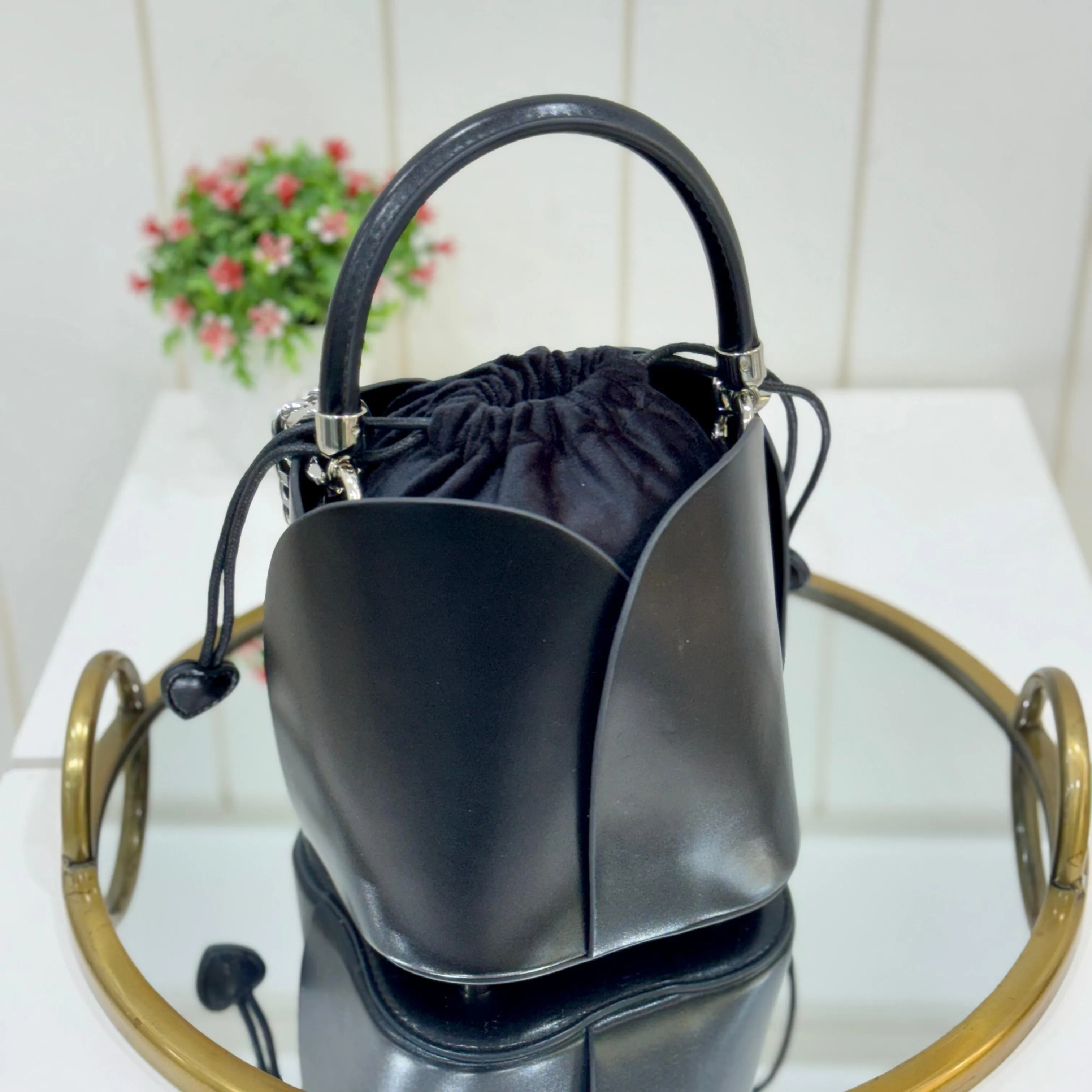 TABBY BUCKET BAG
