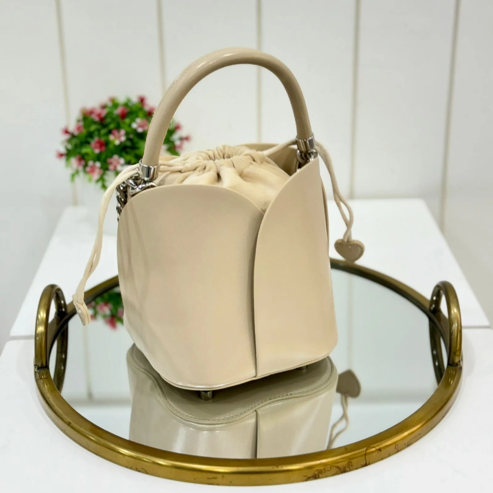 TABBY BUCKET BAG