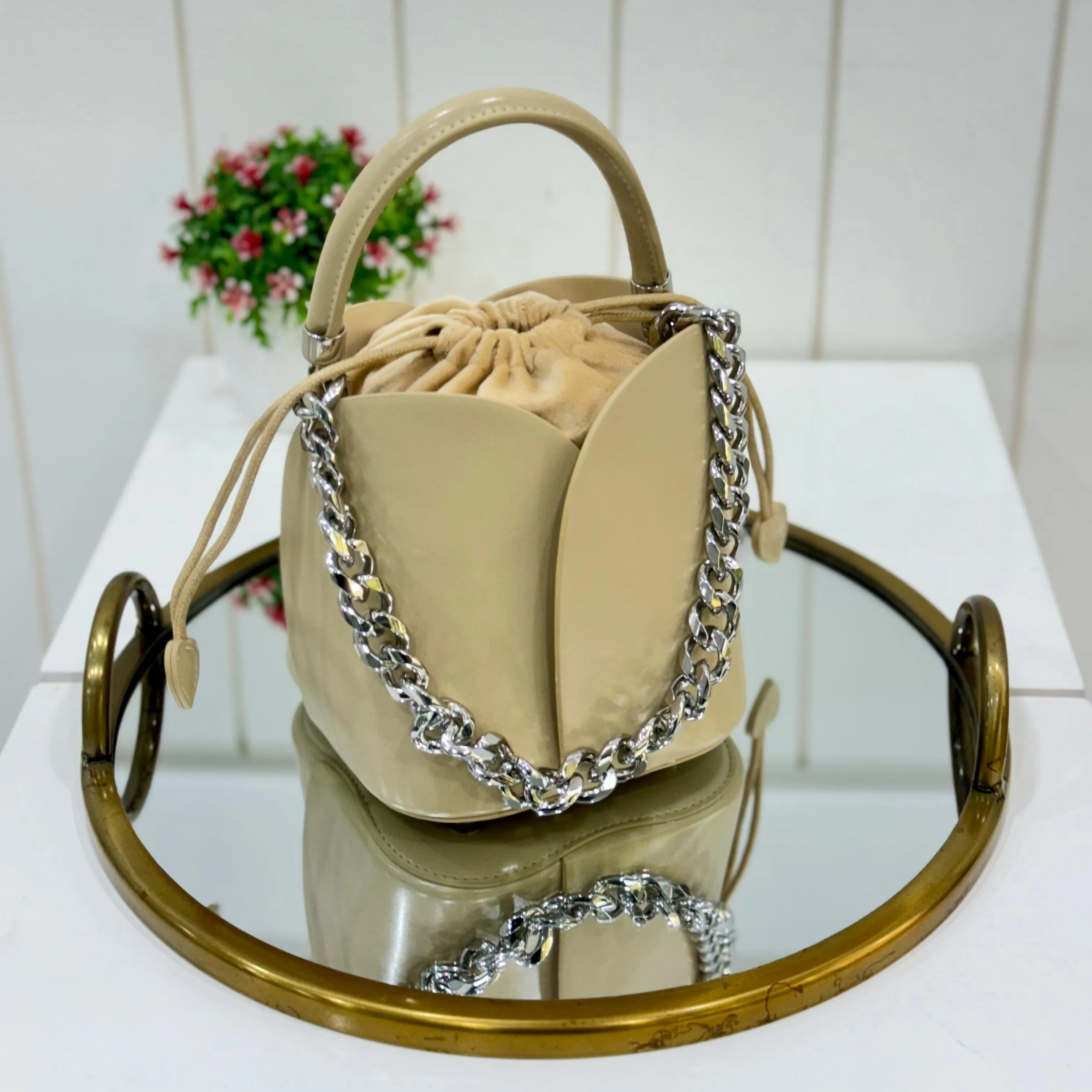 TABBY BUCKET BAG