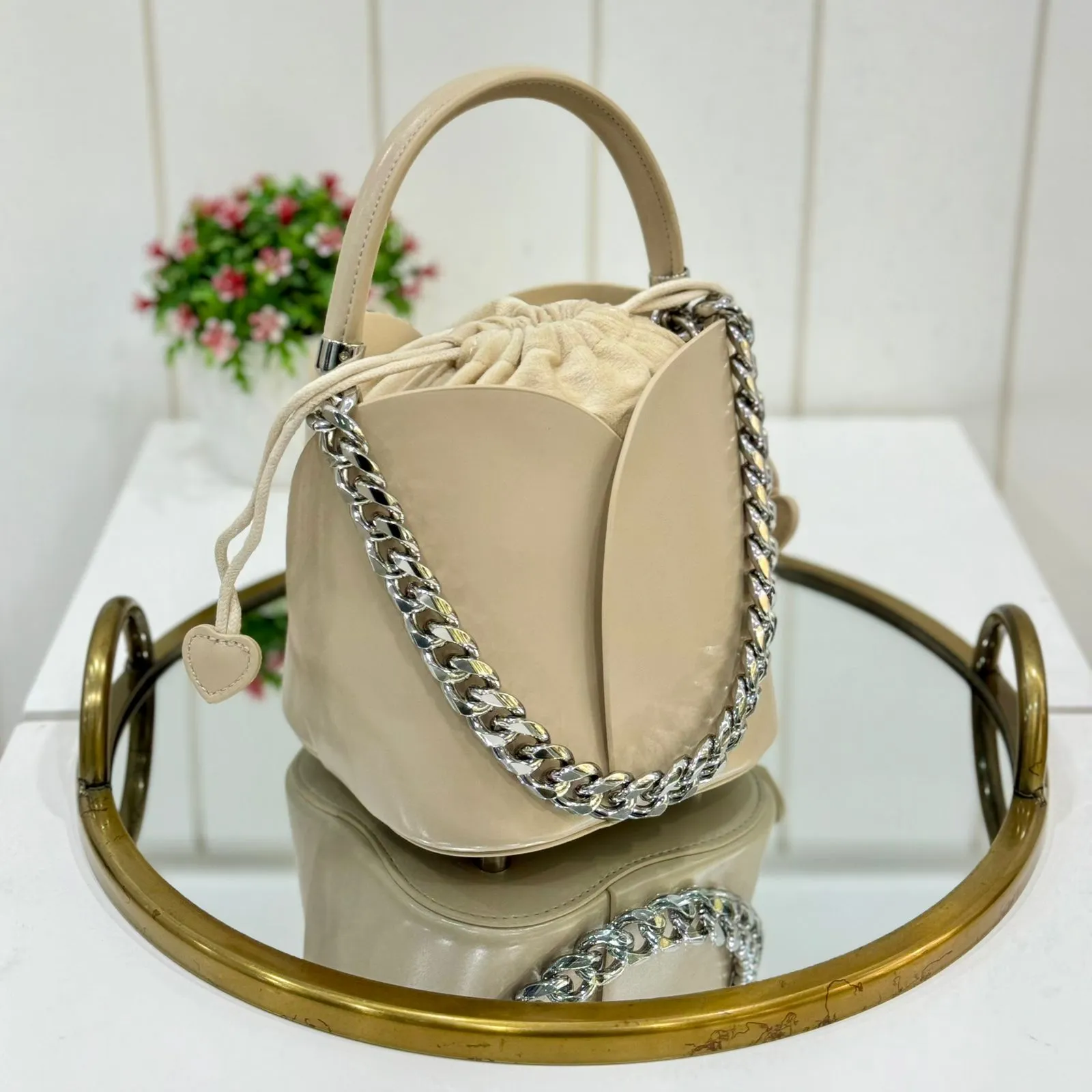TABBY BUCKET BAG