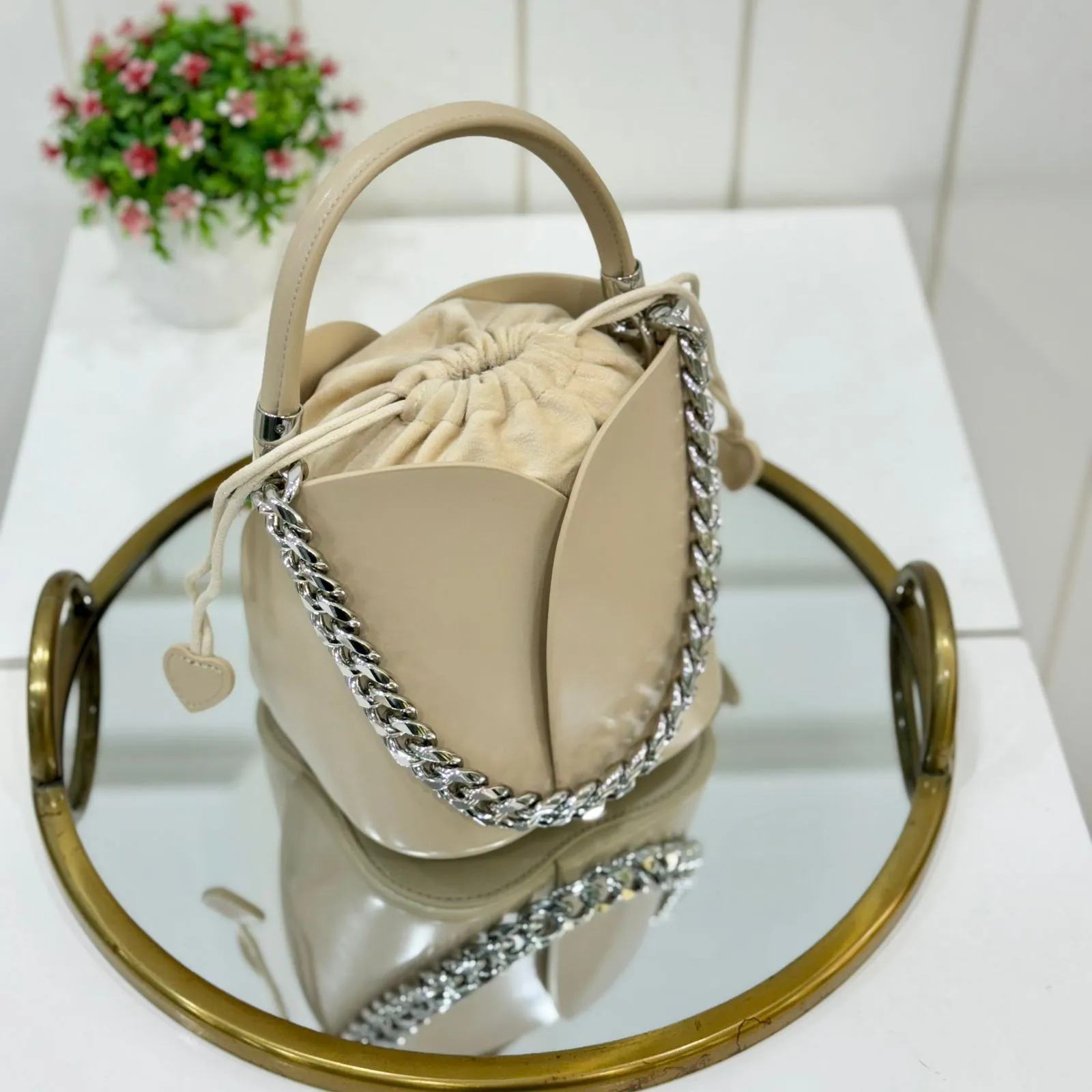 TABBY BUCKET BAG