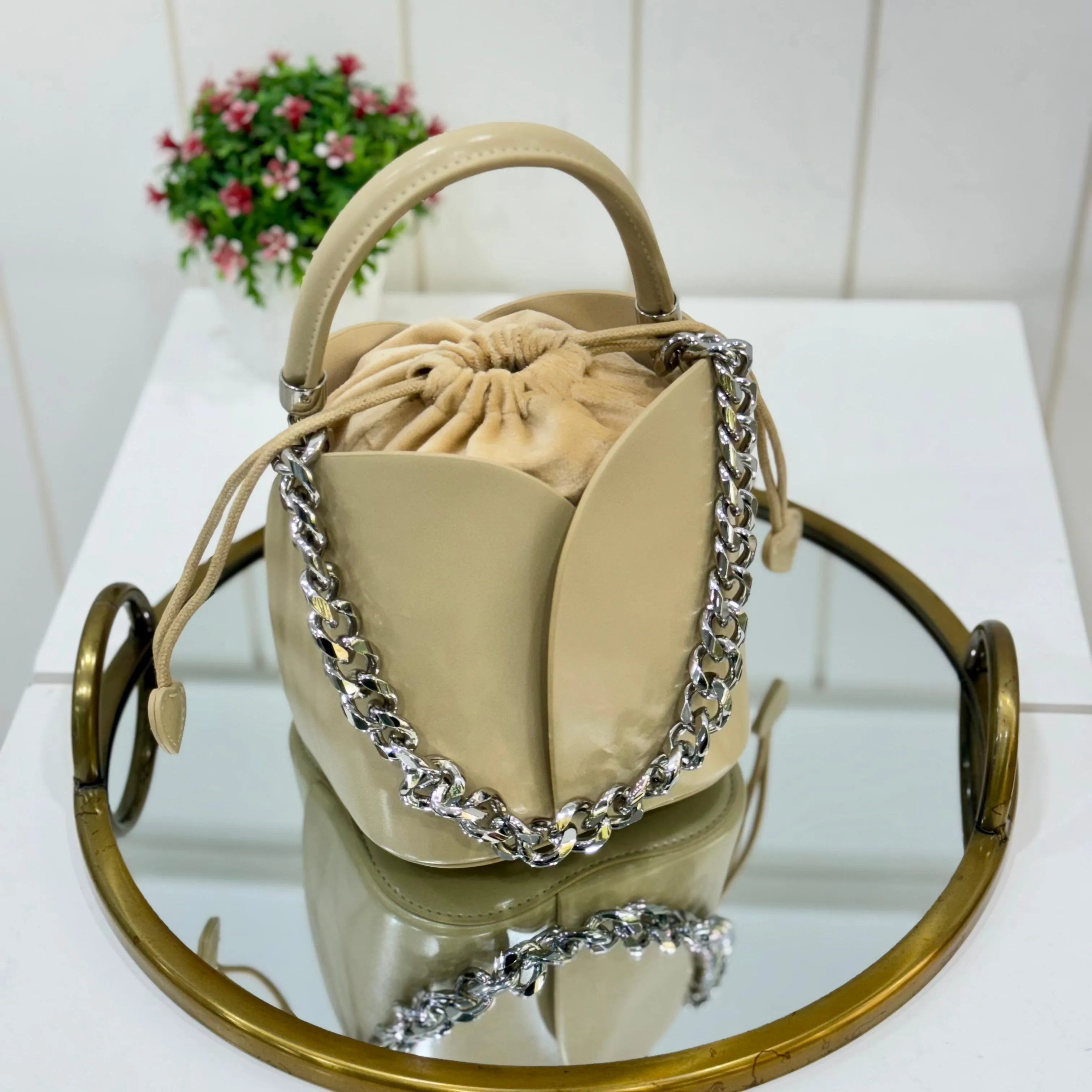 TABBY BUCKET BAG