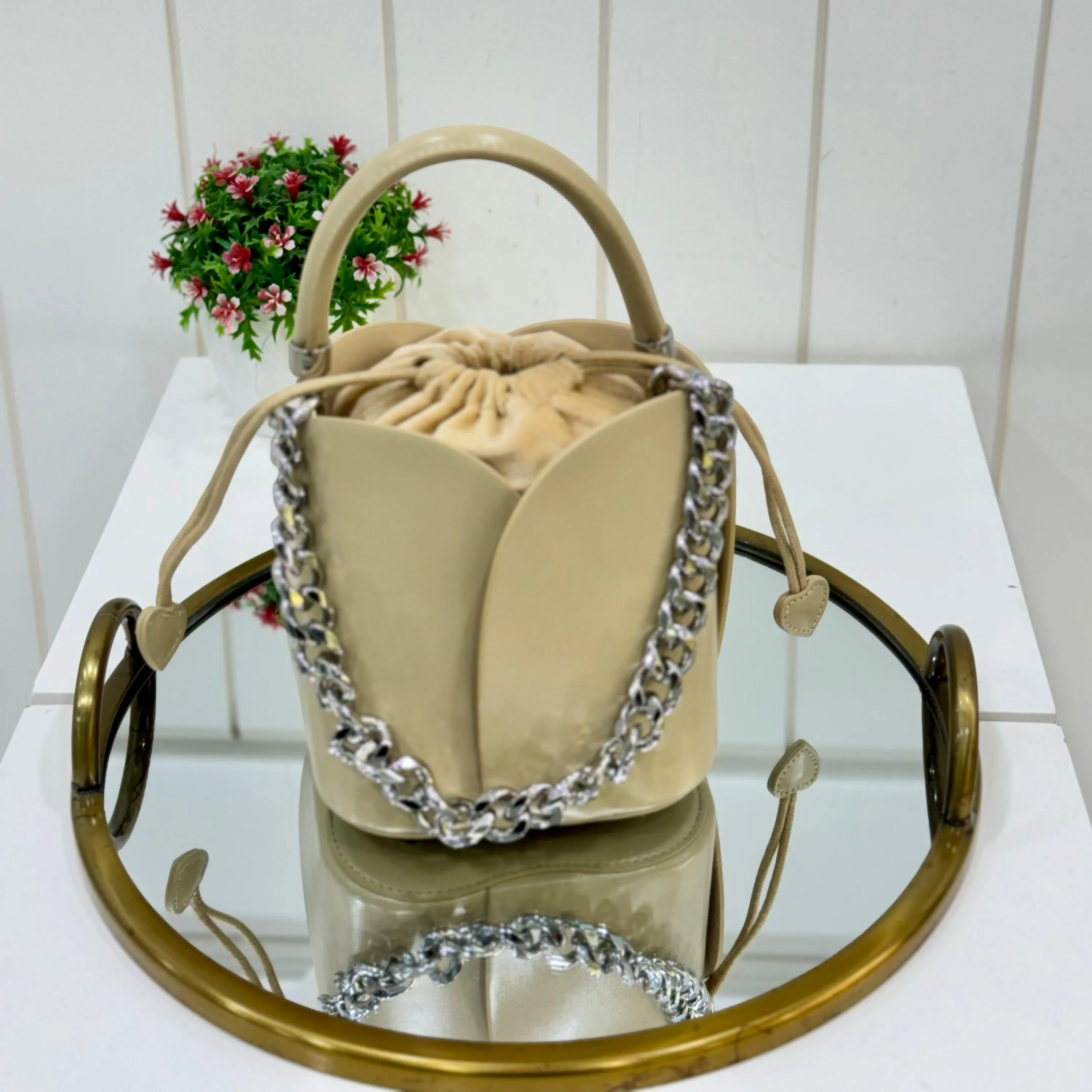 TABBY BUCKET BAG