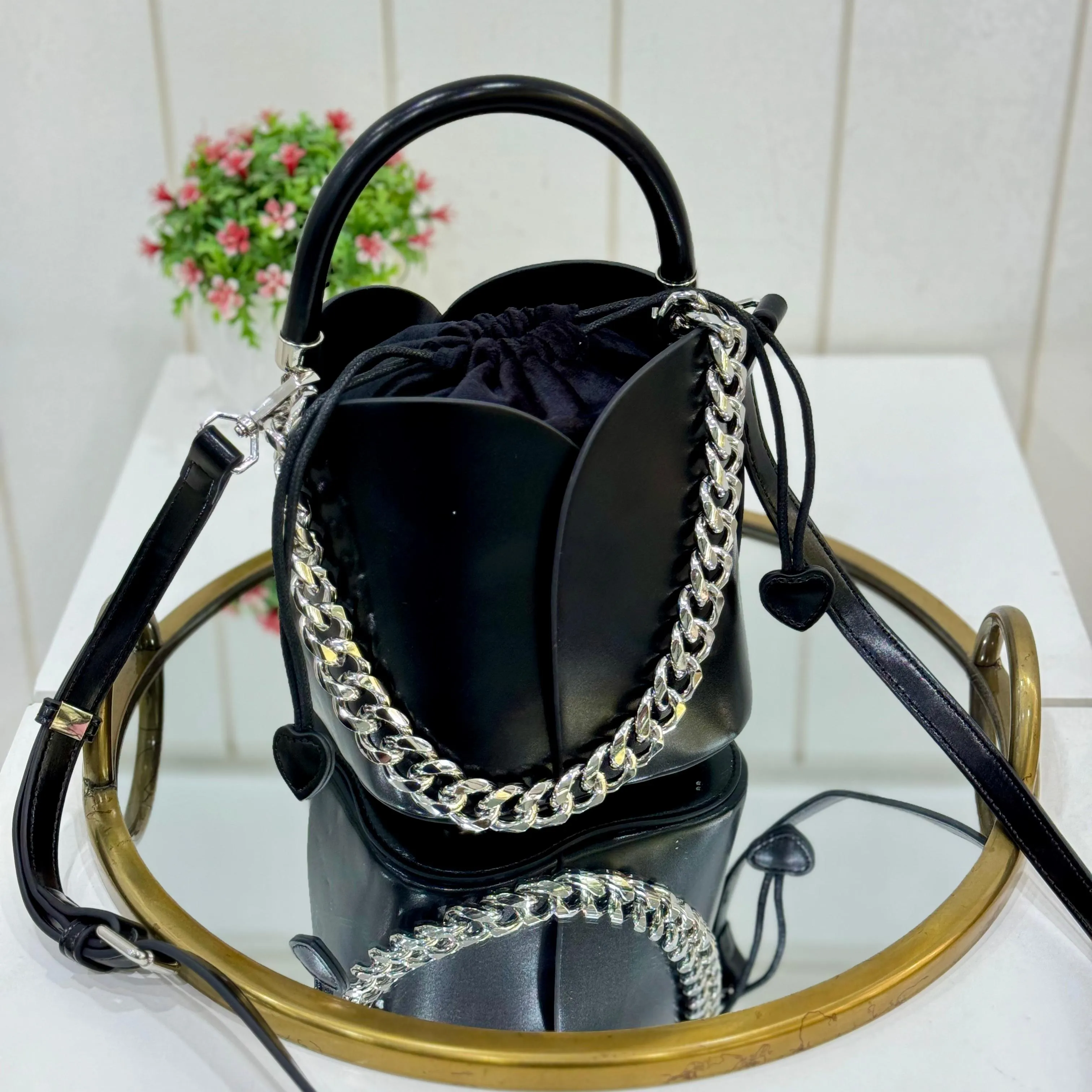 TABBY BUCKET BAG