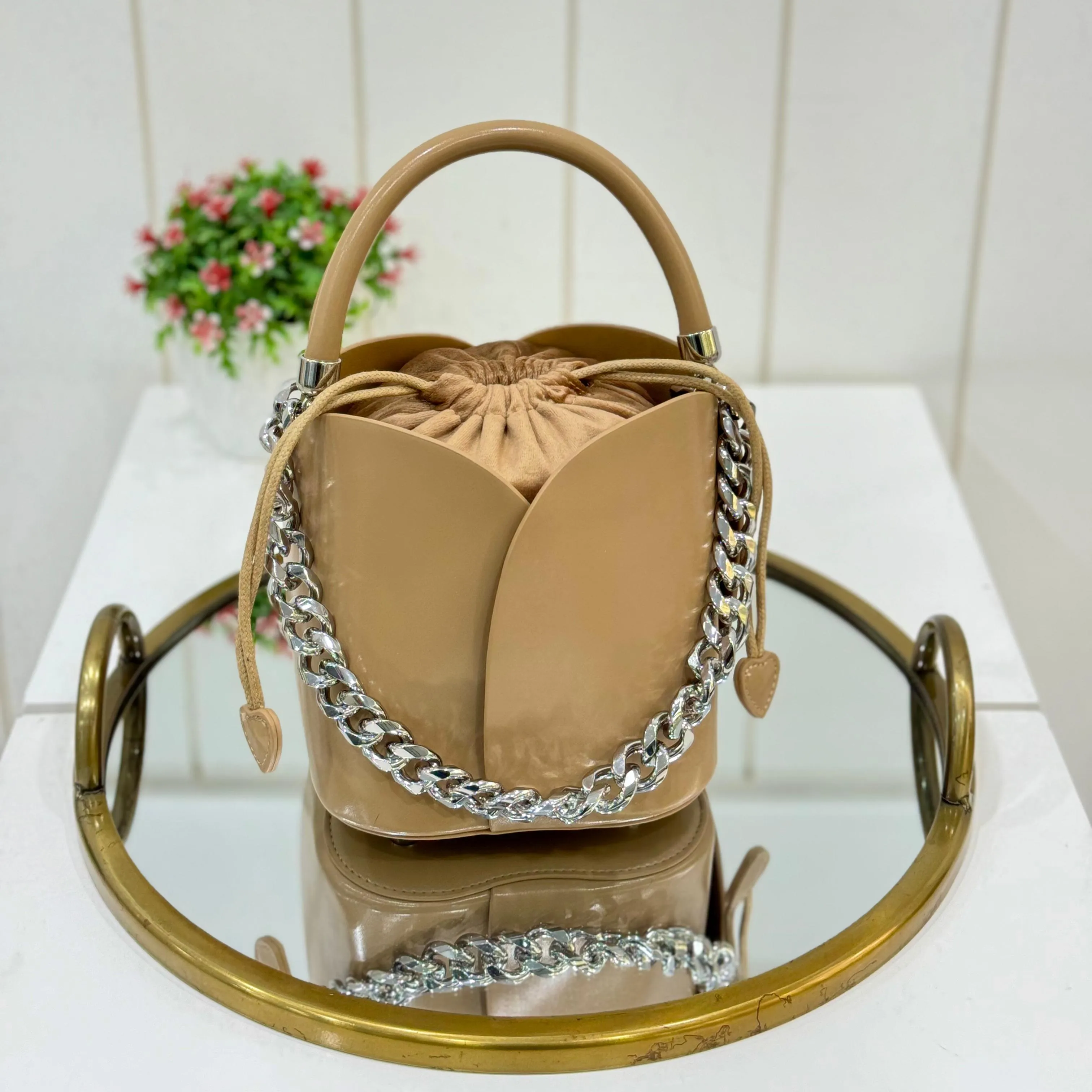 TABBY BUCKET BAG