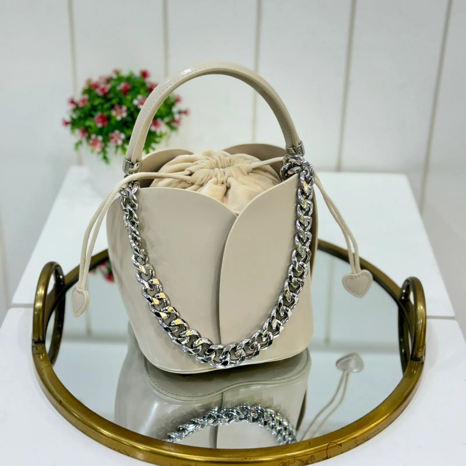 TABBY BUCKET BAG