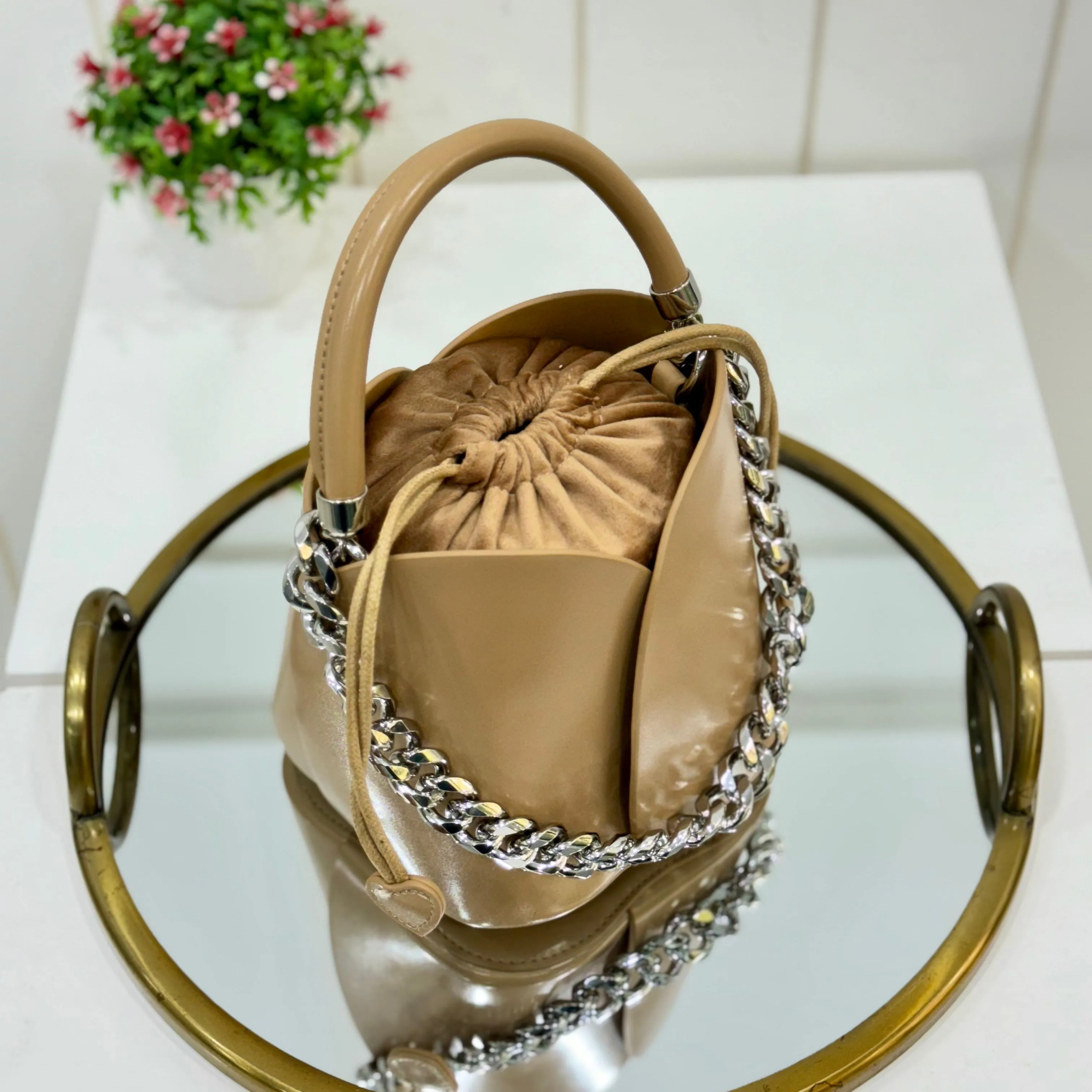 TABBY BUCKET BAG