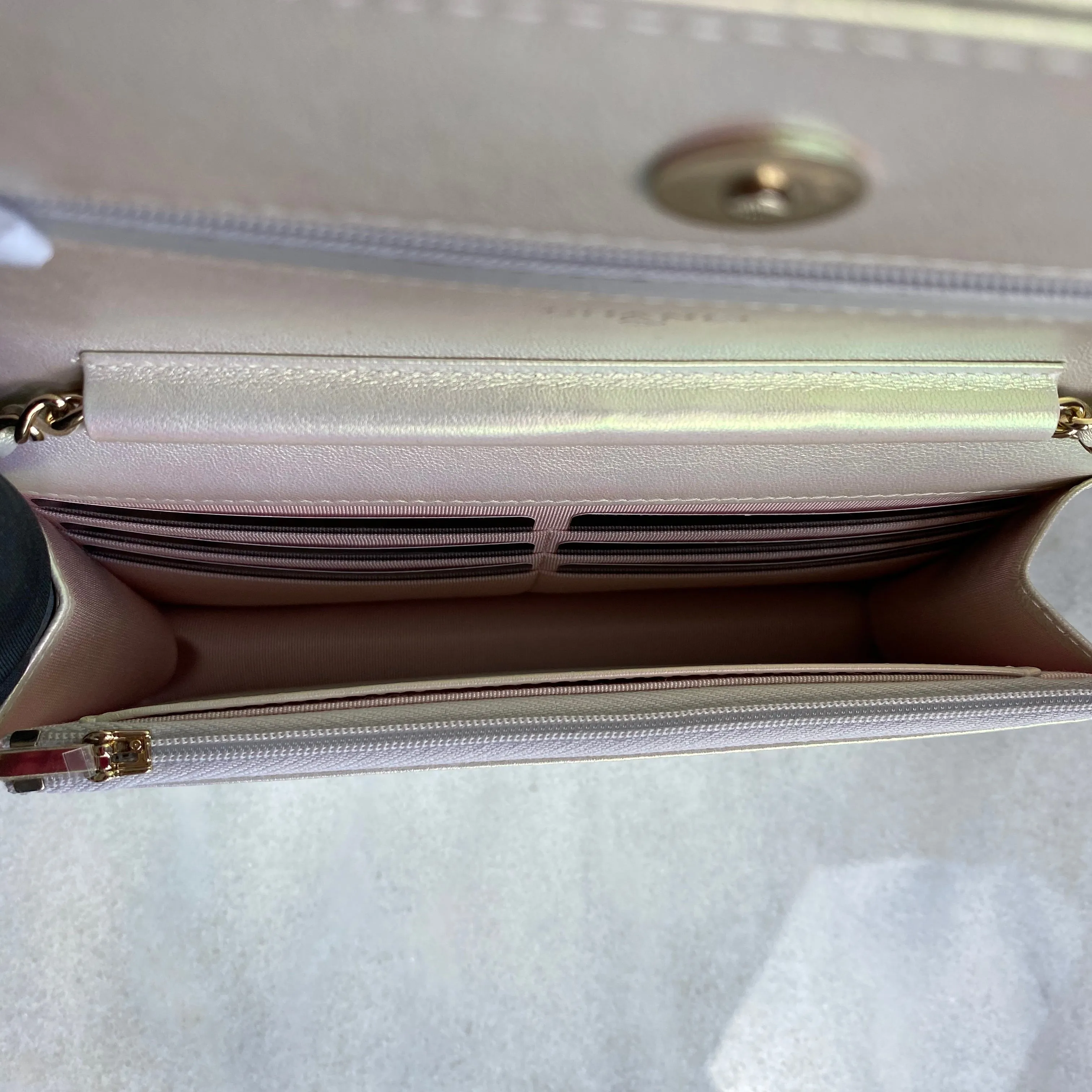 Wallet On Chain WOC in 20B Iridescent Ivory