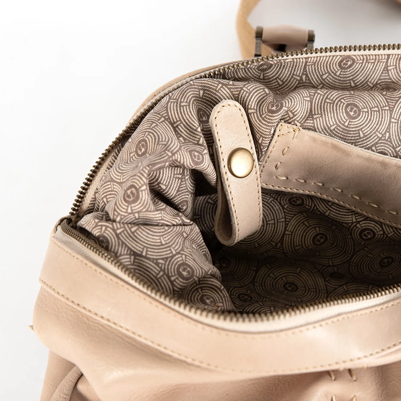 Zinande : Leather Backpack in Gravel Vintage